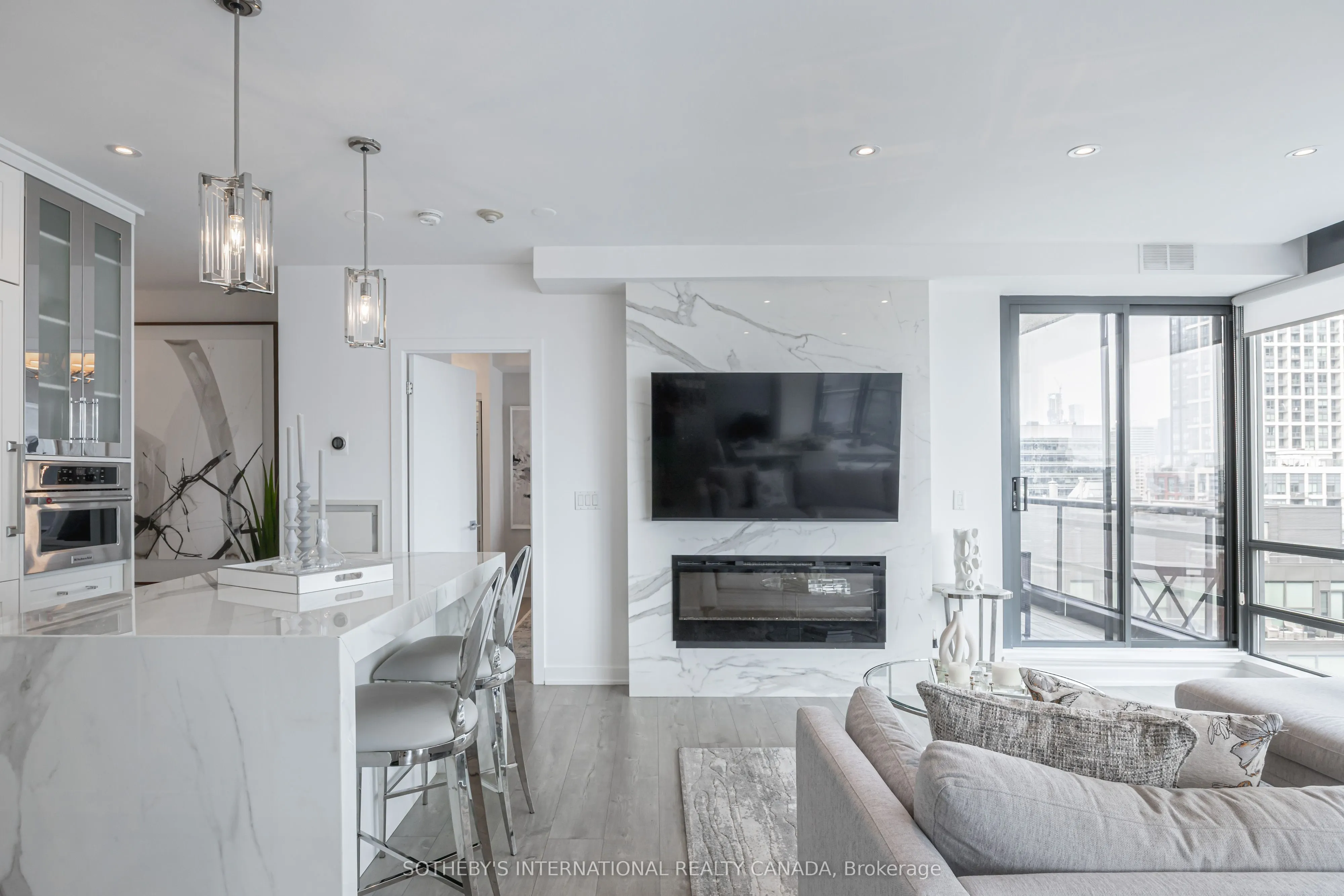 438 King Street W, #1901