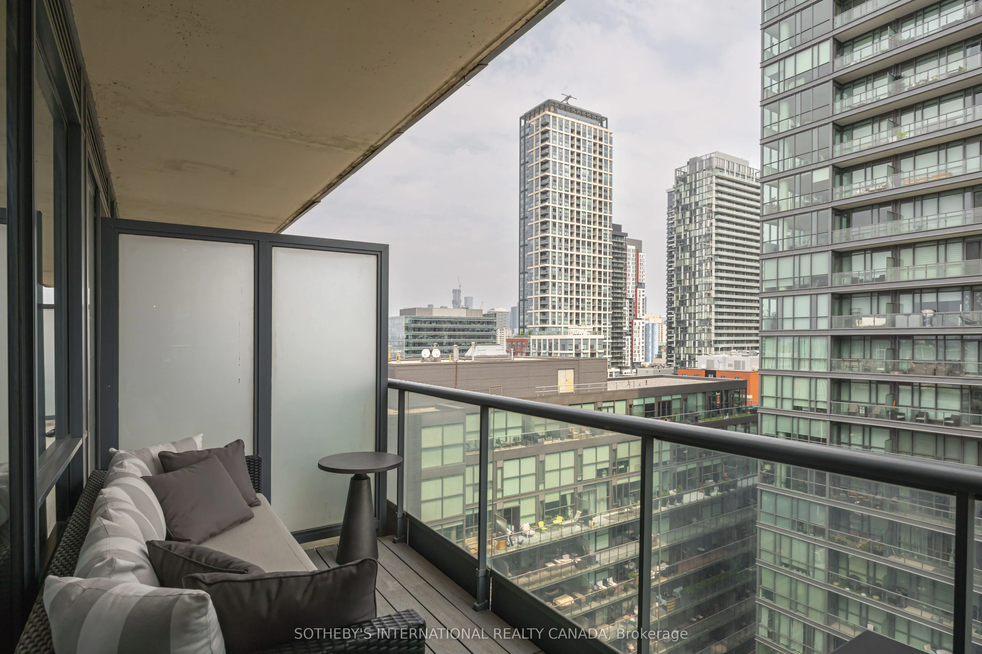 438 King Street W, #1901