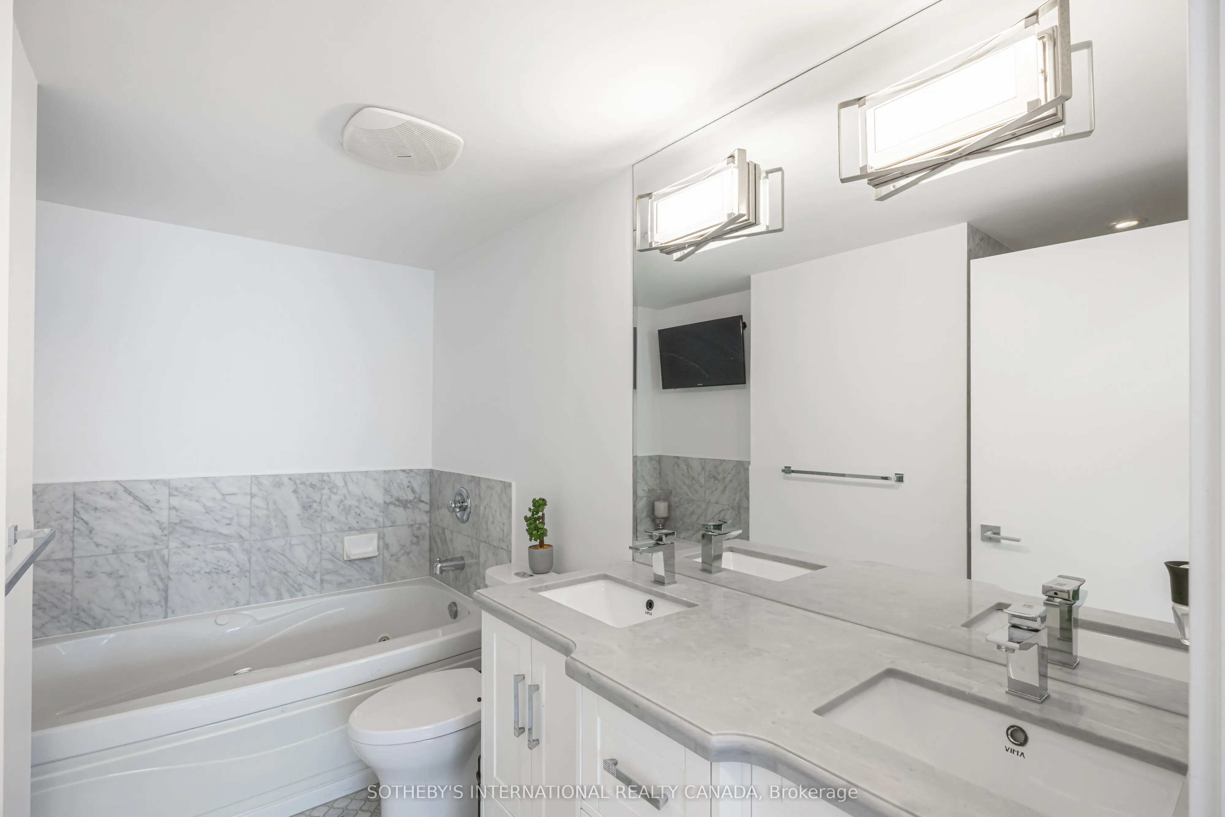 438 King Street W, #1901