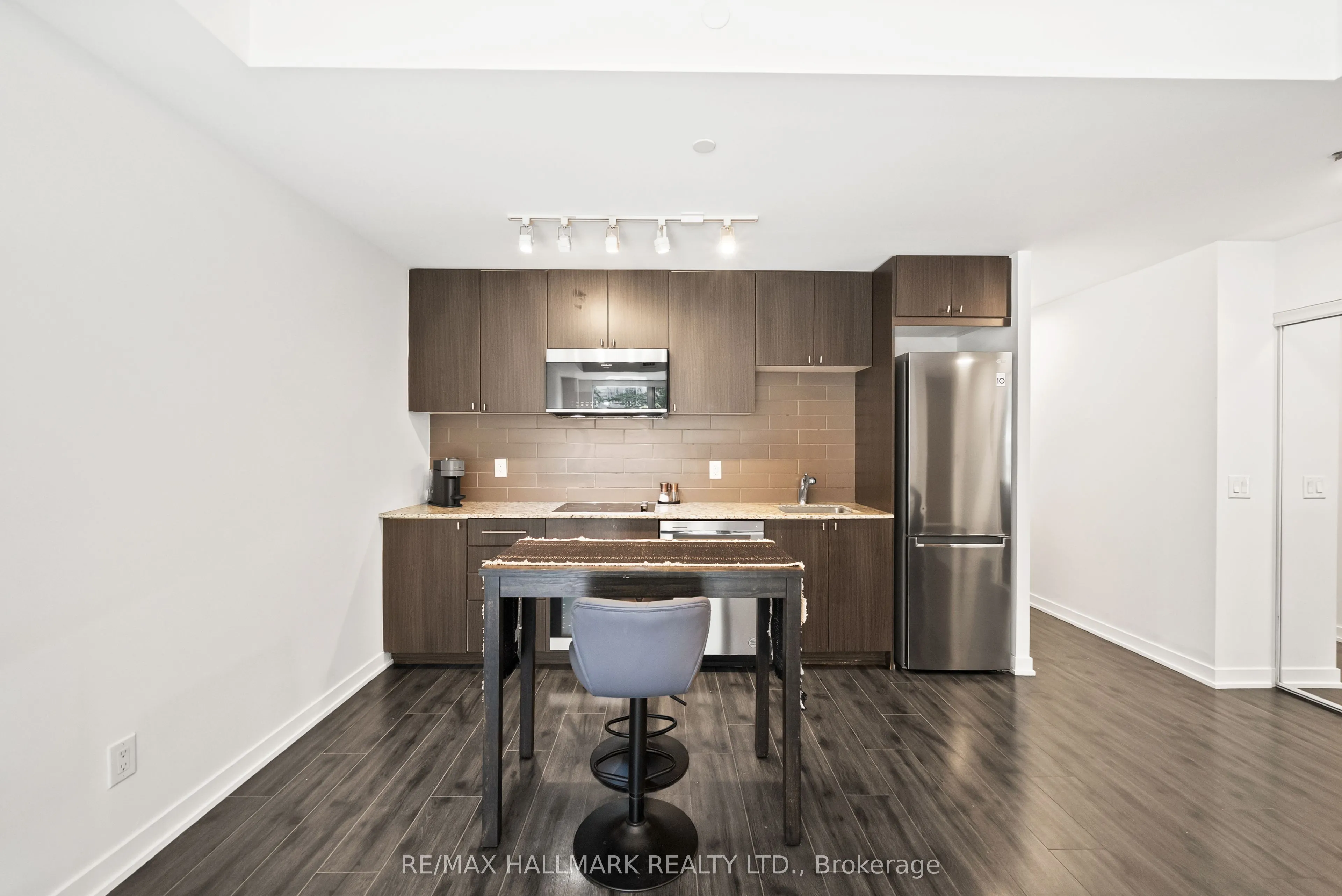 18 Rean Drive, #103