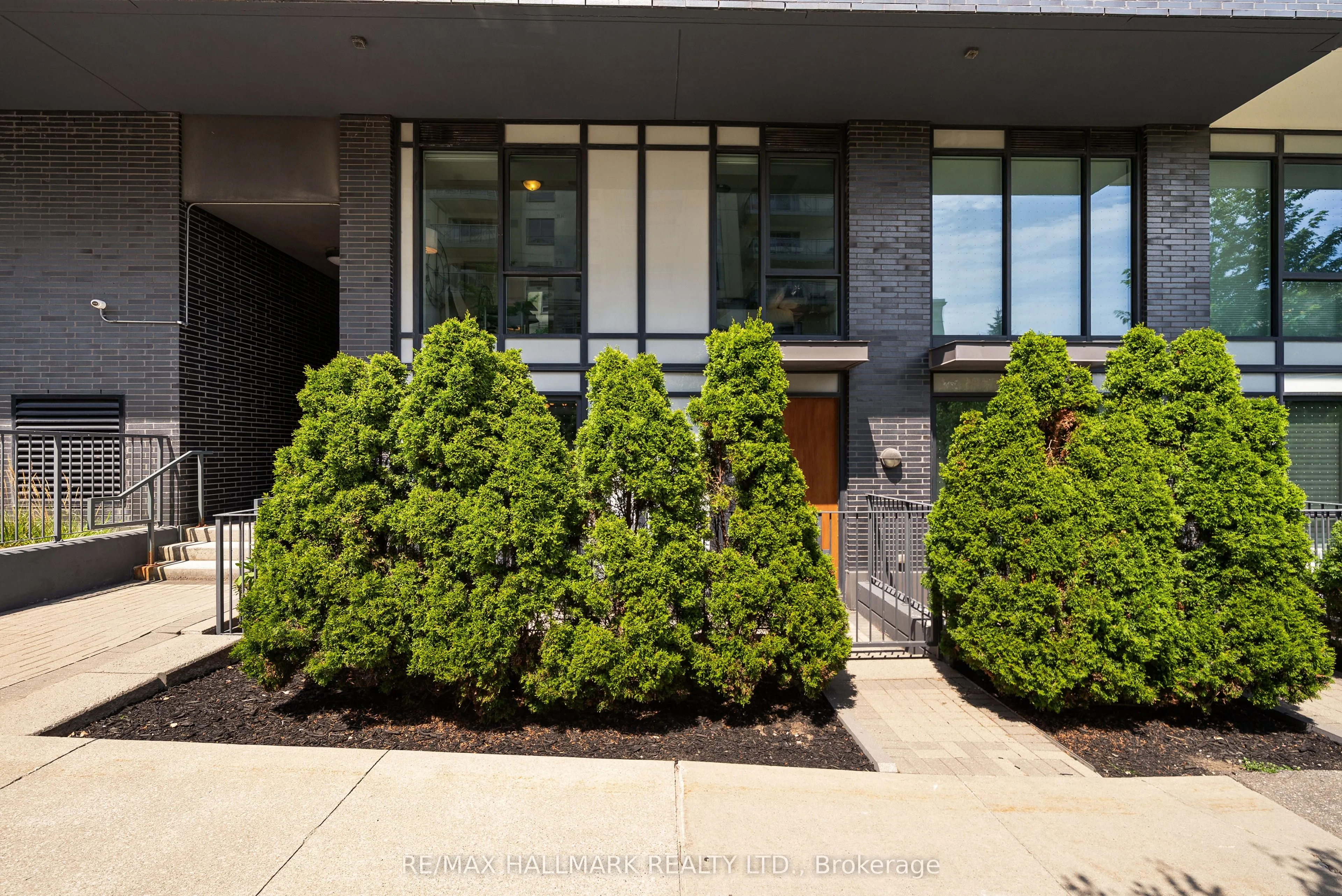 18 Rean Drive, #103