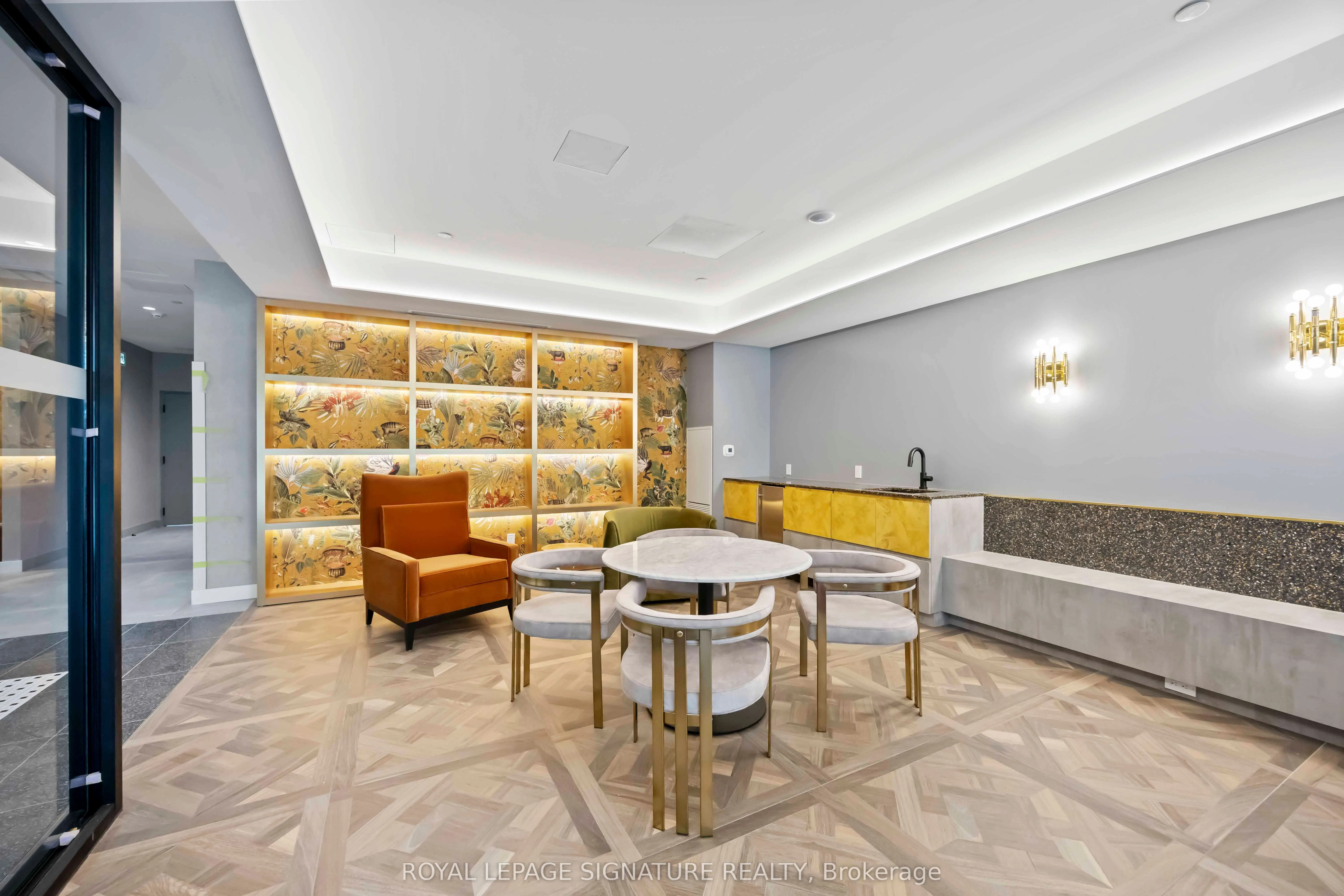 1200 Dundas Street W, #803