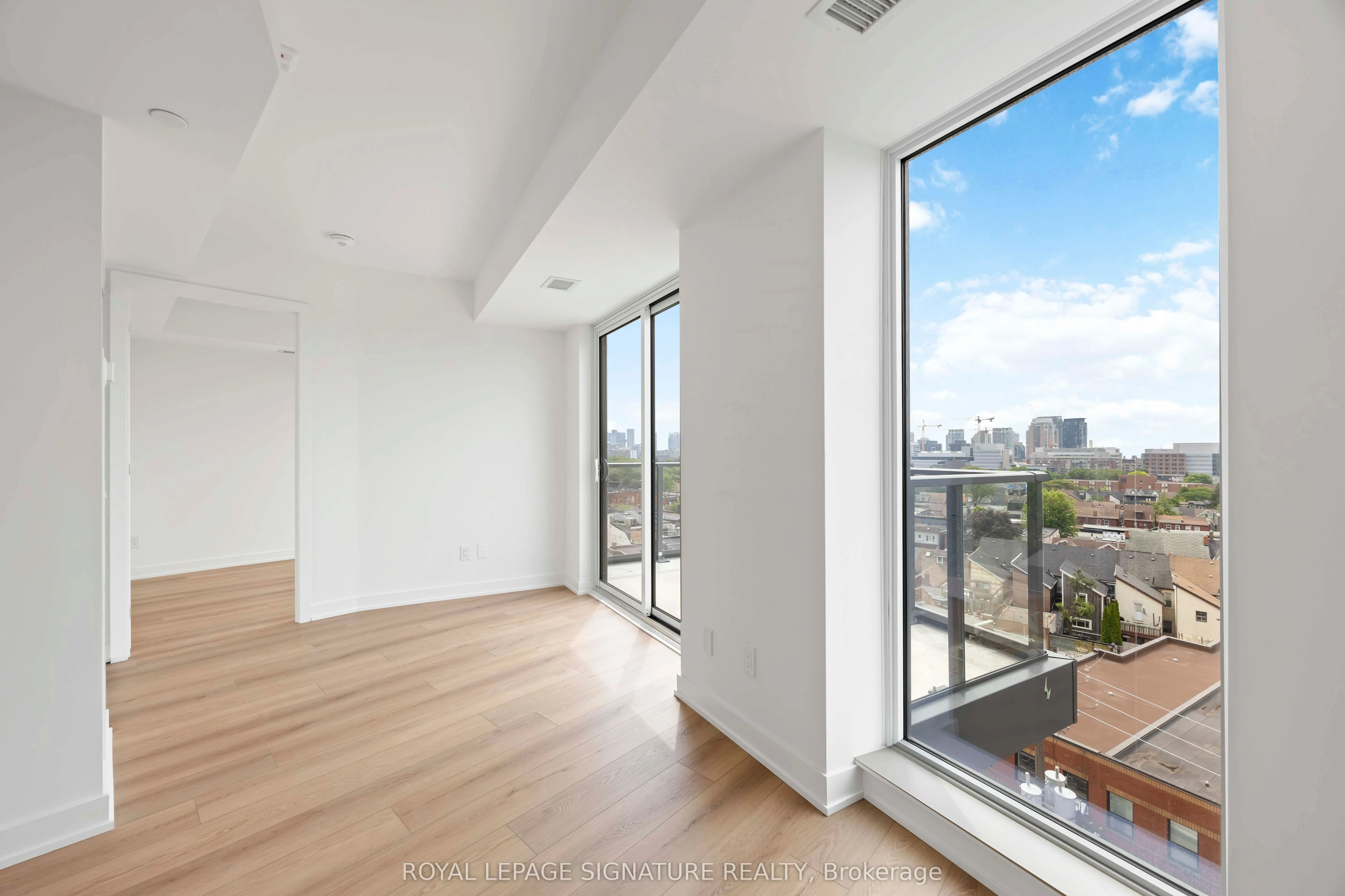 1200 Dundas Street W, #803