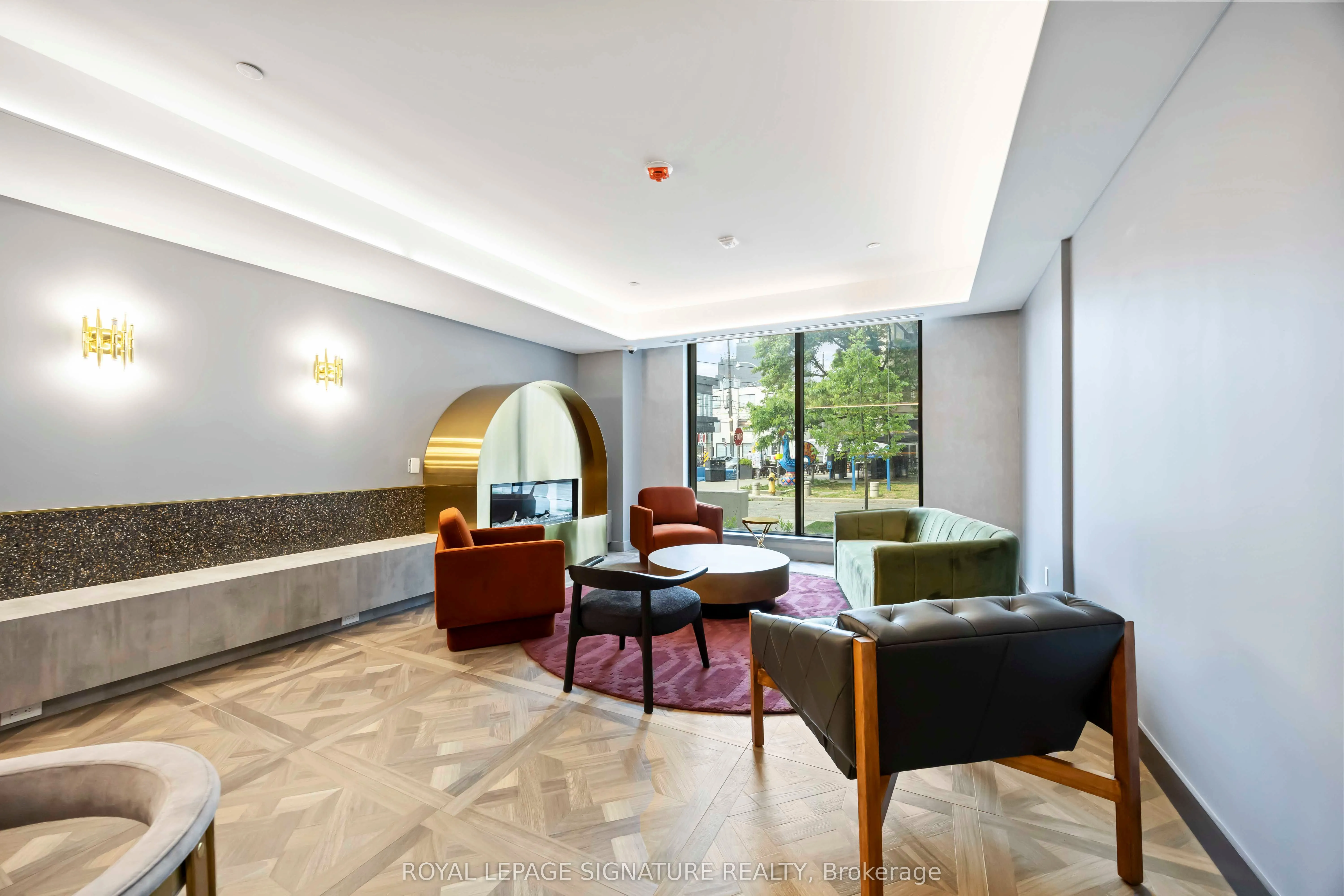 1200 Dundas Street W, #803
