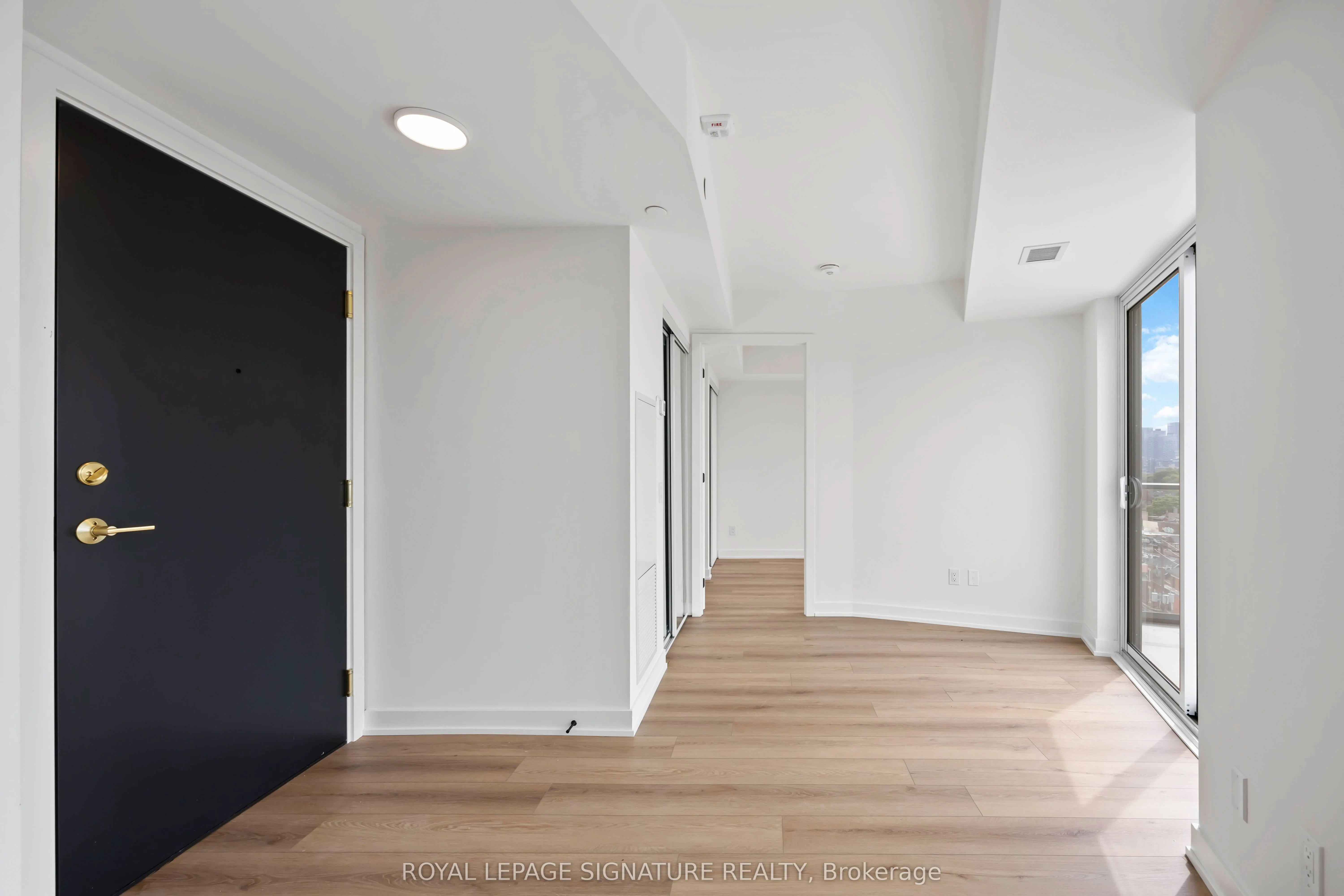 1200 Dundas Street W, #803