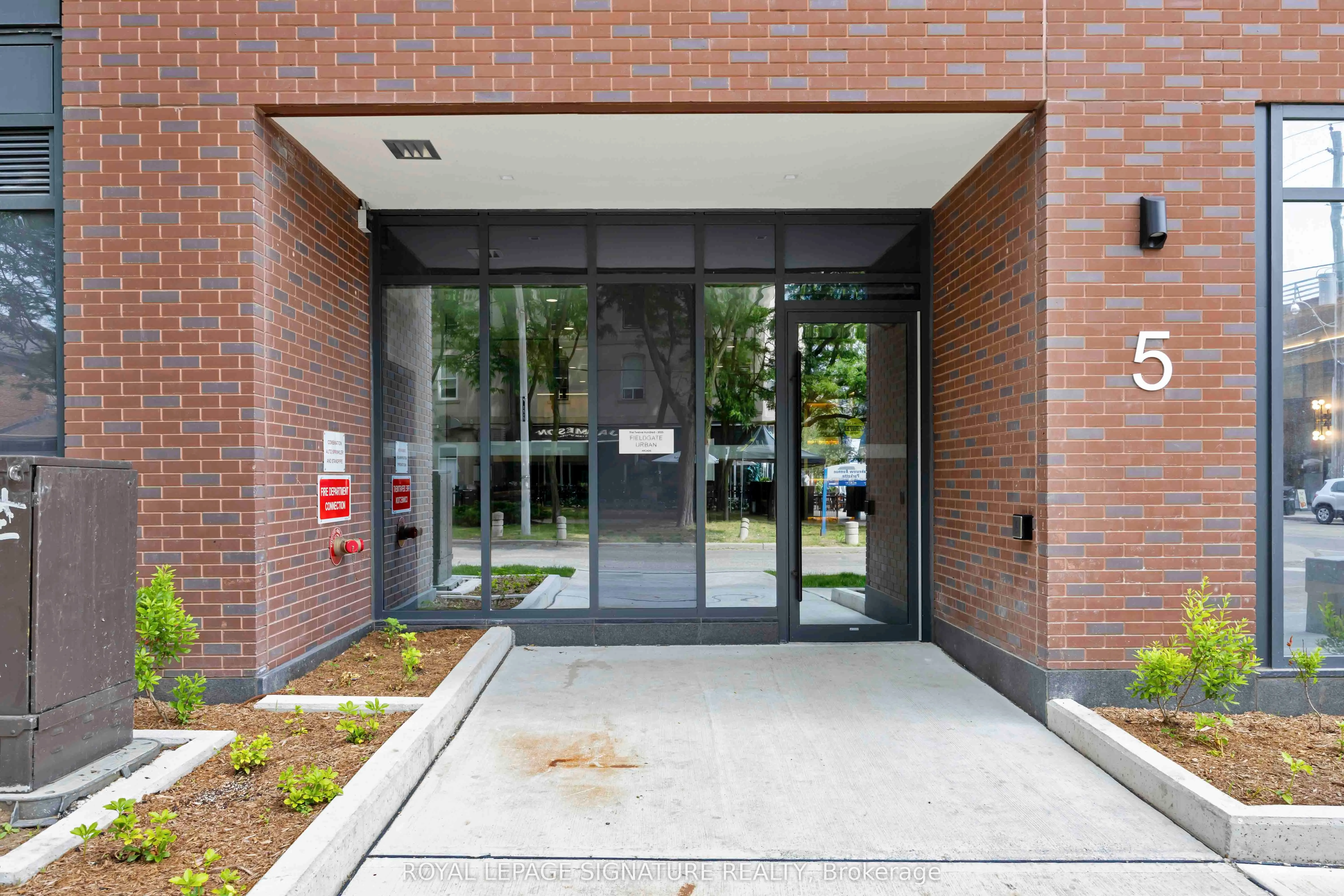 1200 Dundas Street W, #803
