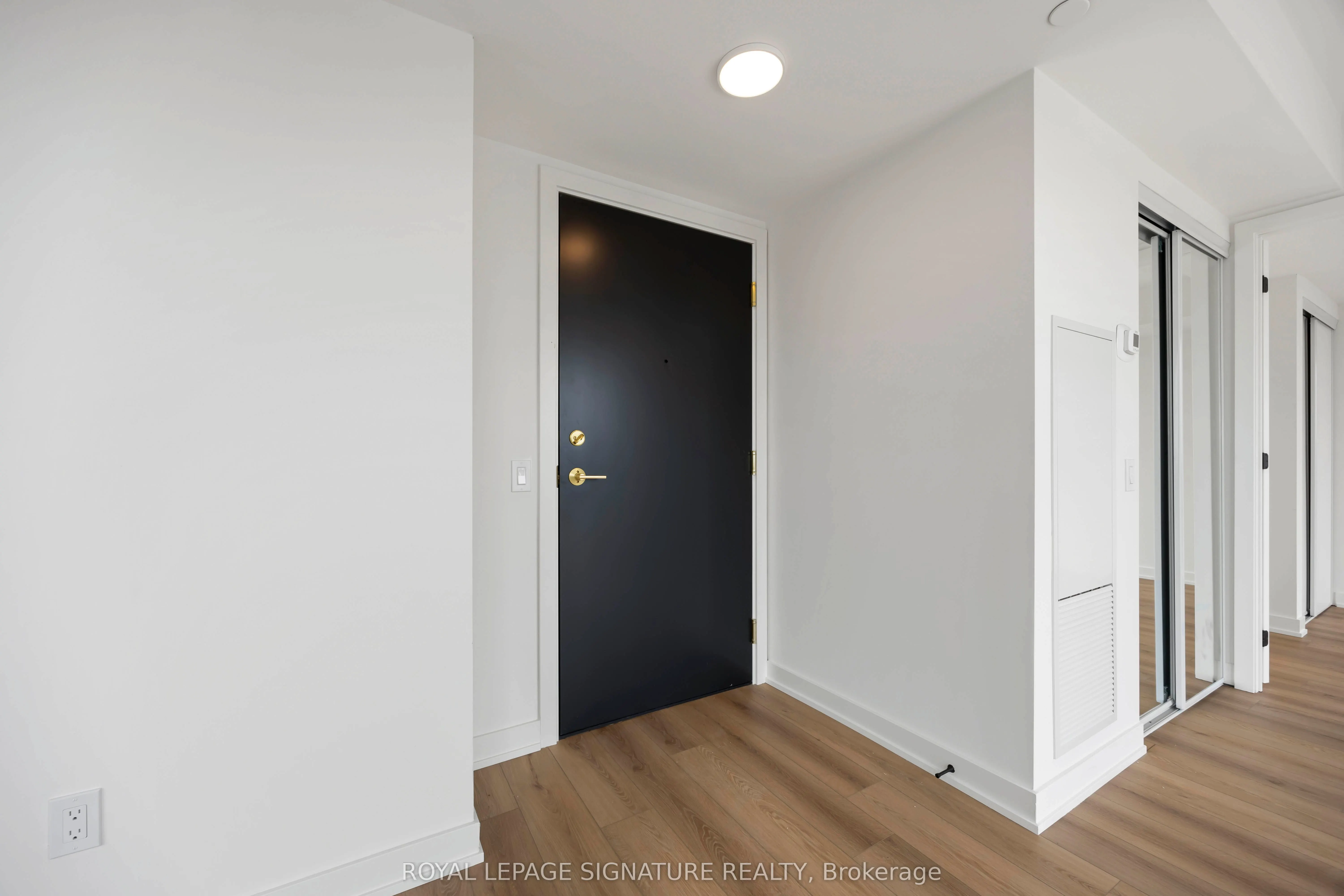 1200 Dundas Street W, #803