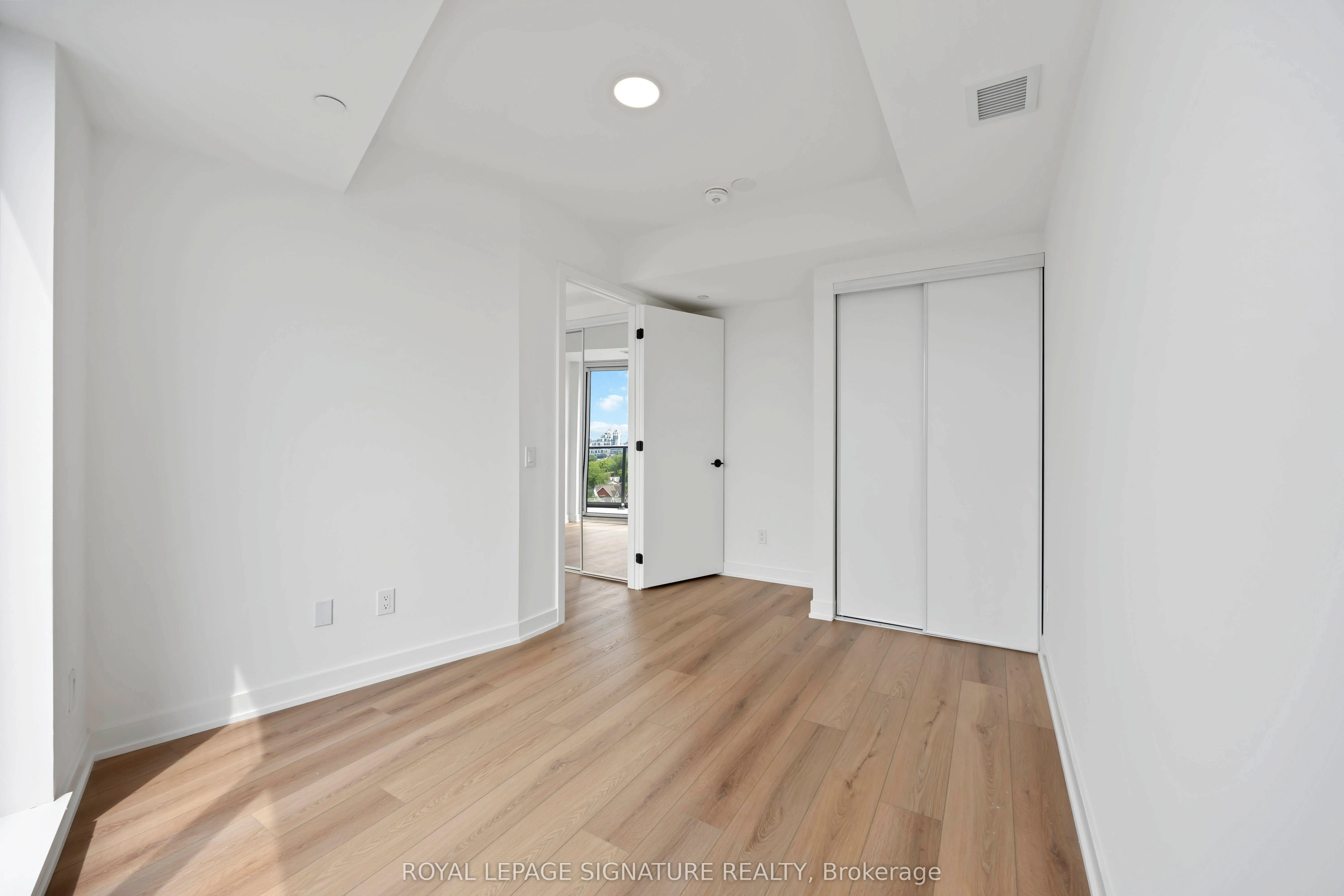 1200 Dundas Street W, #803