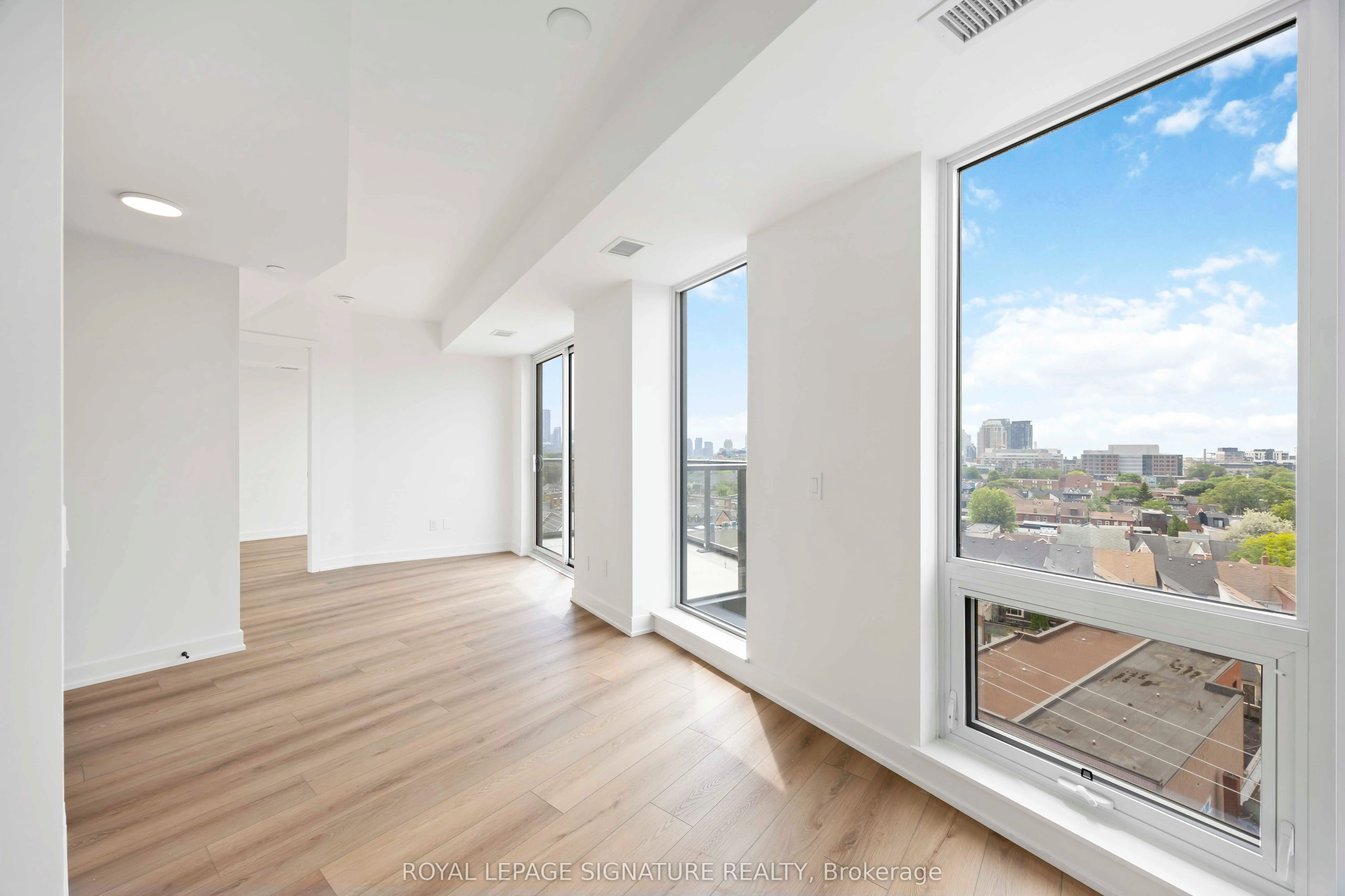 1200 Dundas Street W, #803