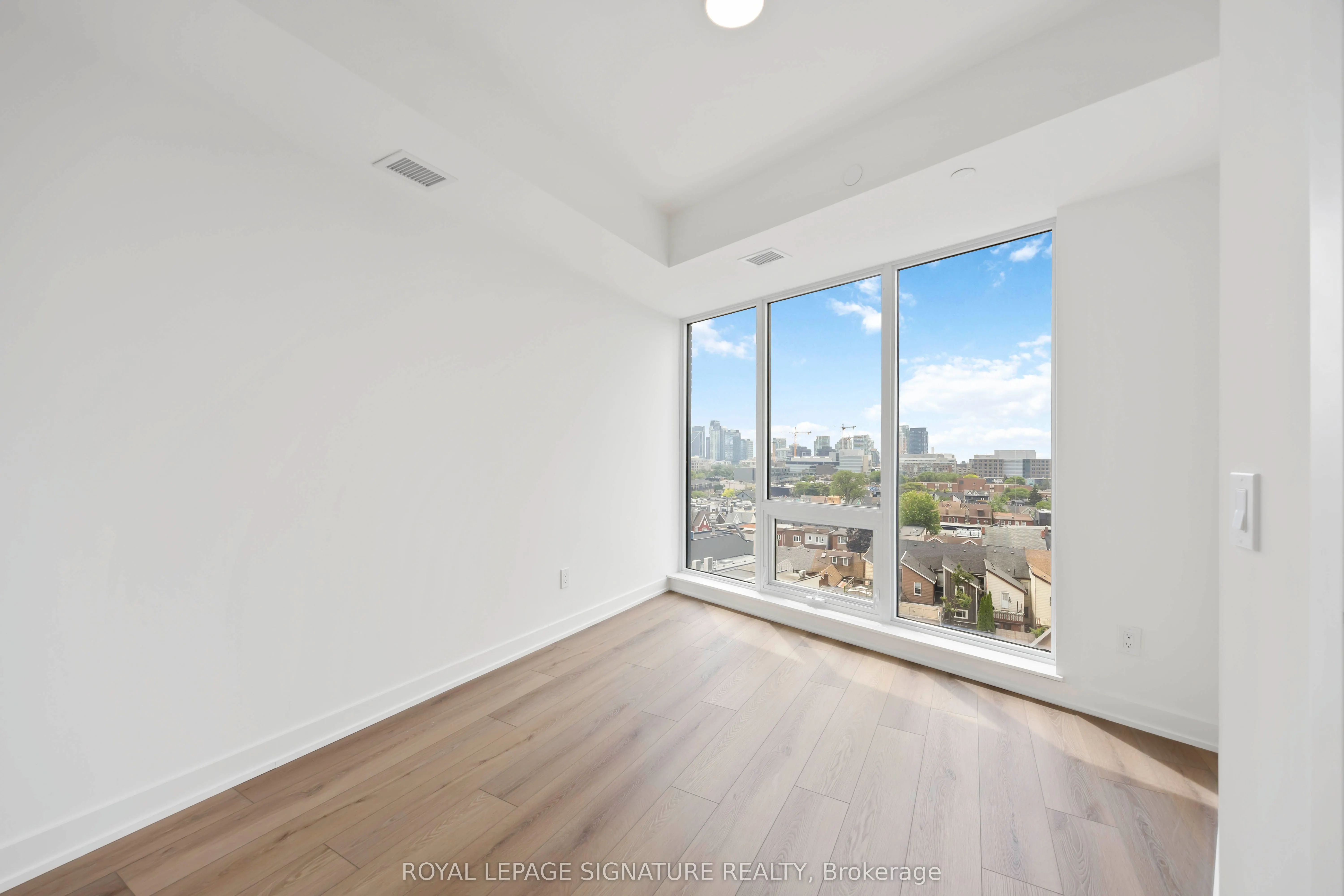 1200 Dundas Street W, #803