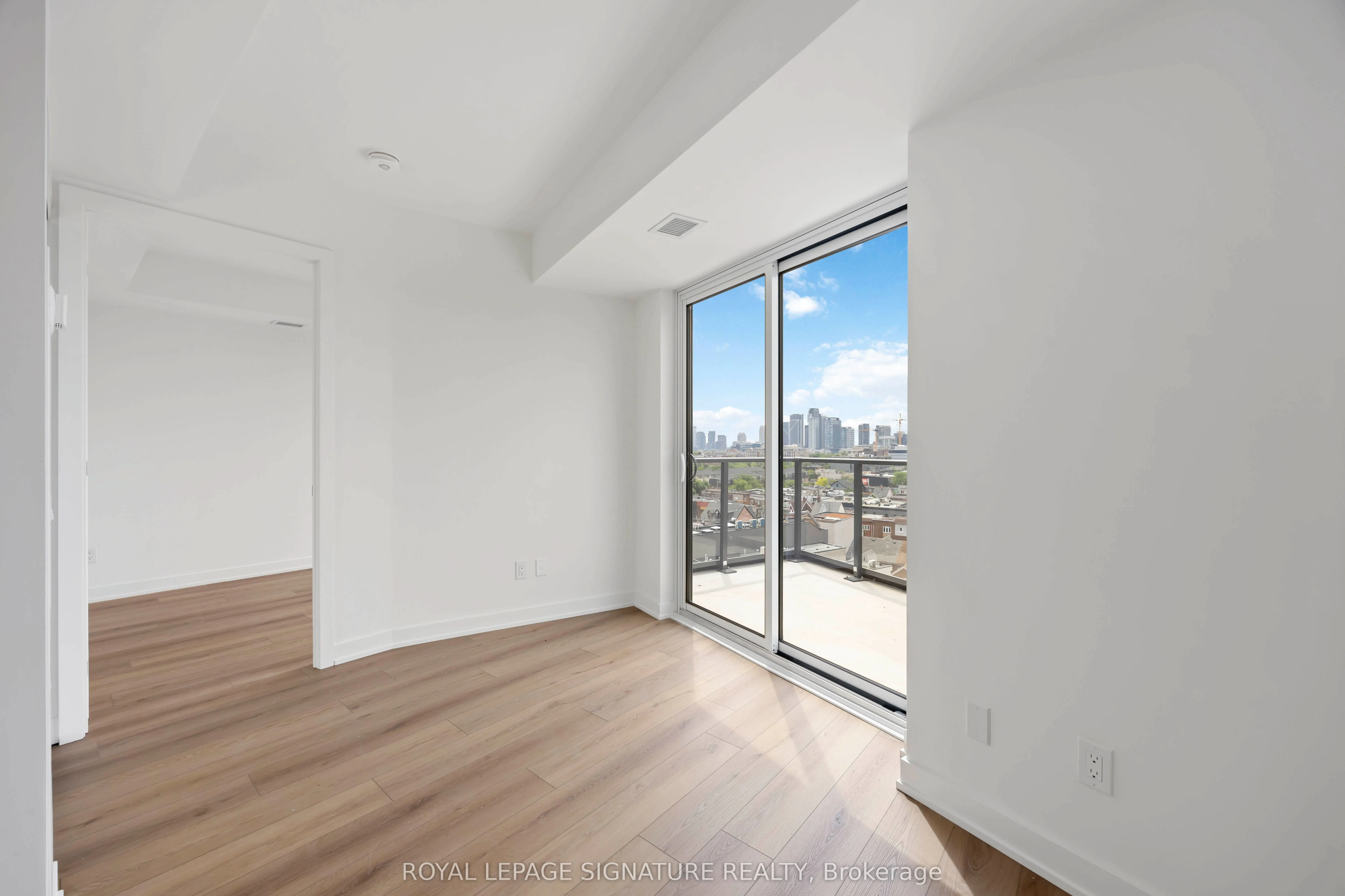 1200 Dundas Street W, #803