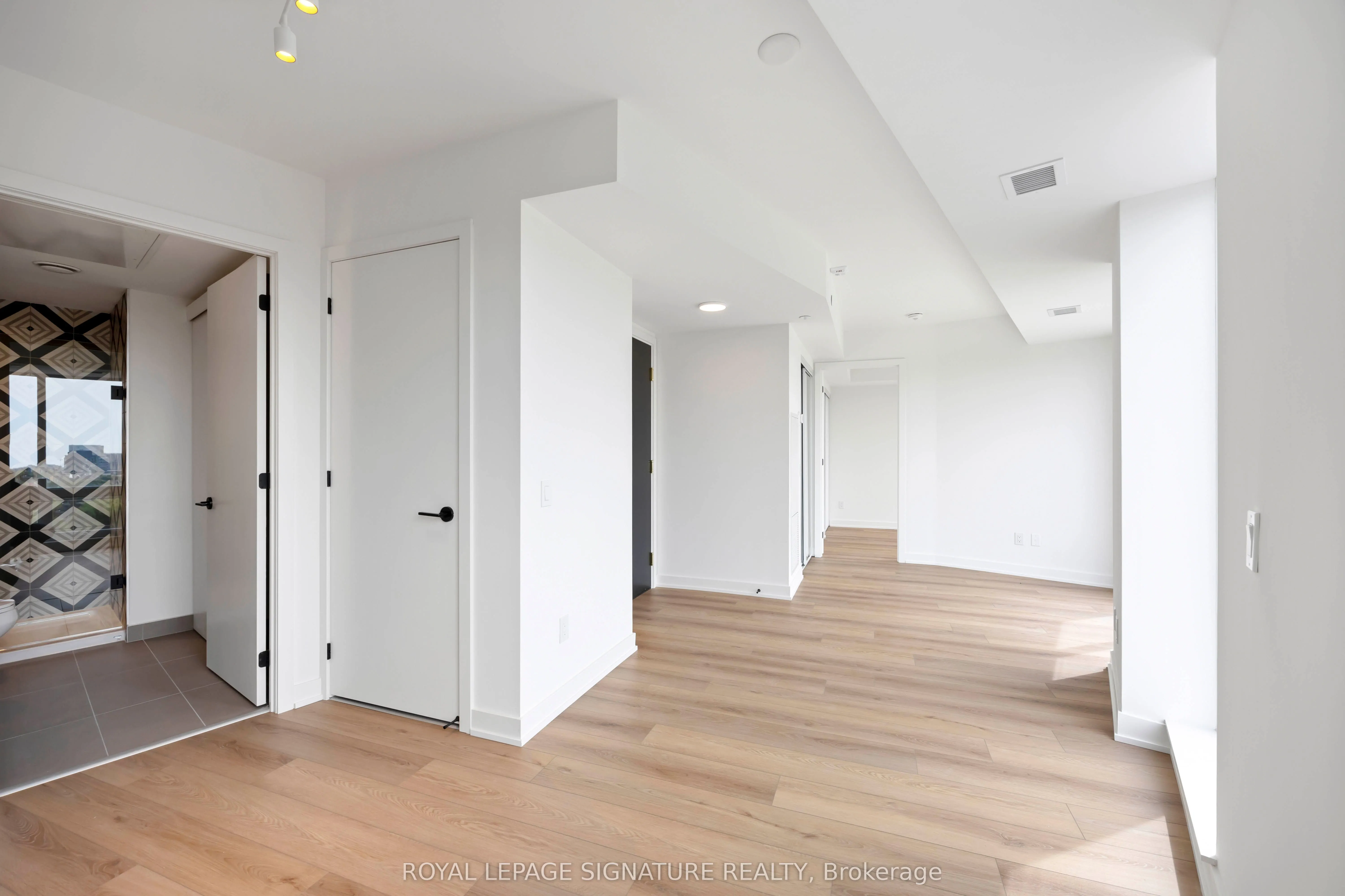 1200 Dundas Street W, #803