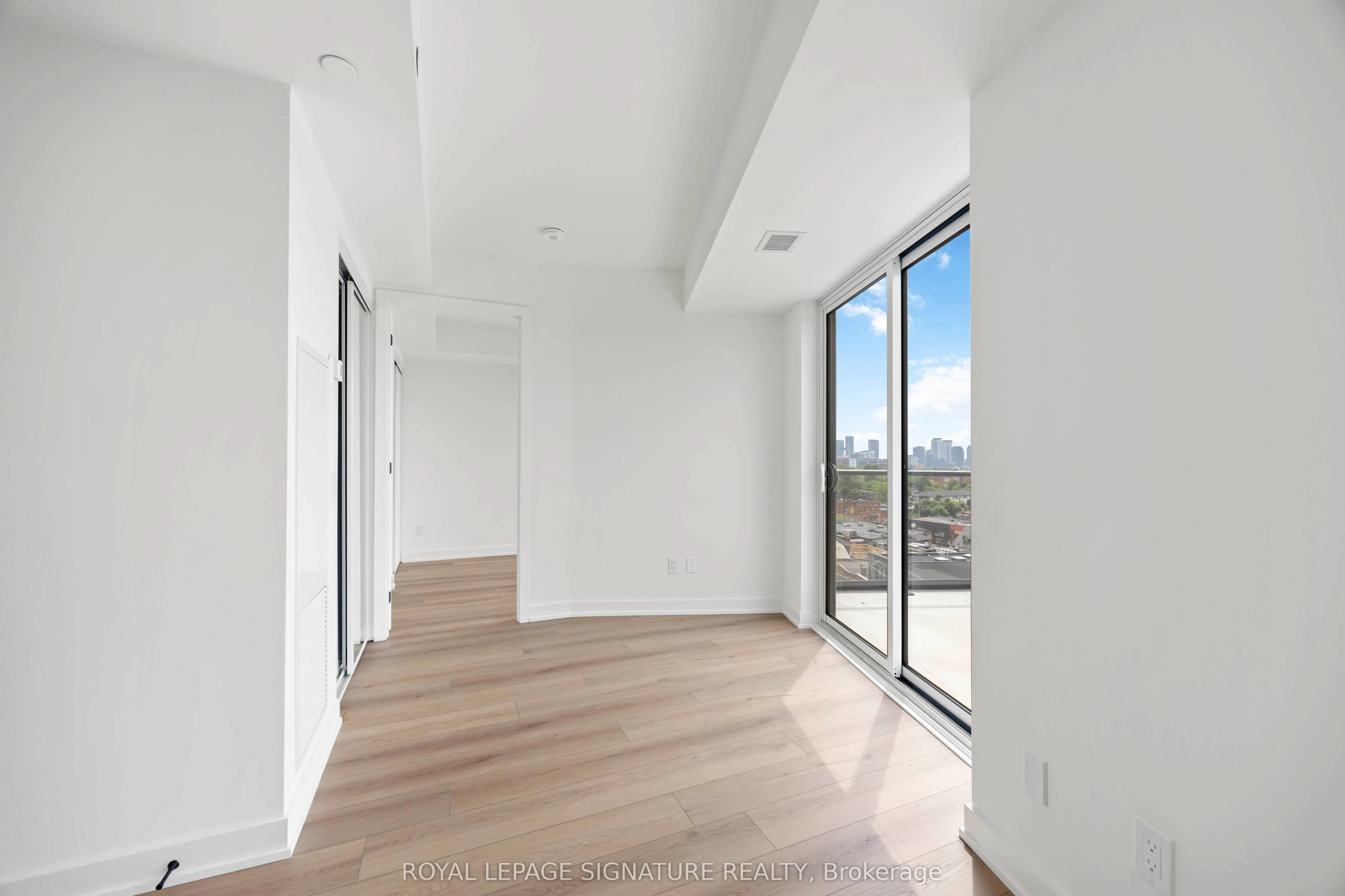 1200 Dundas Street W, #803