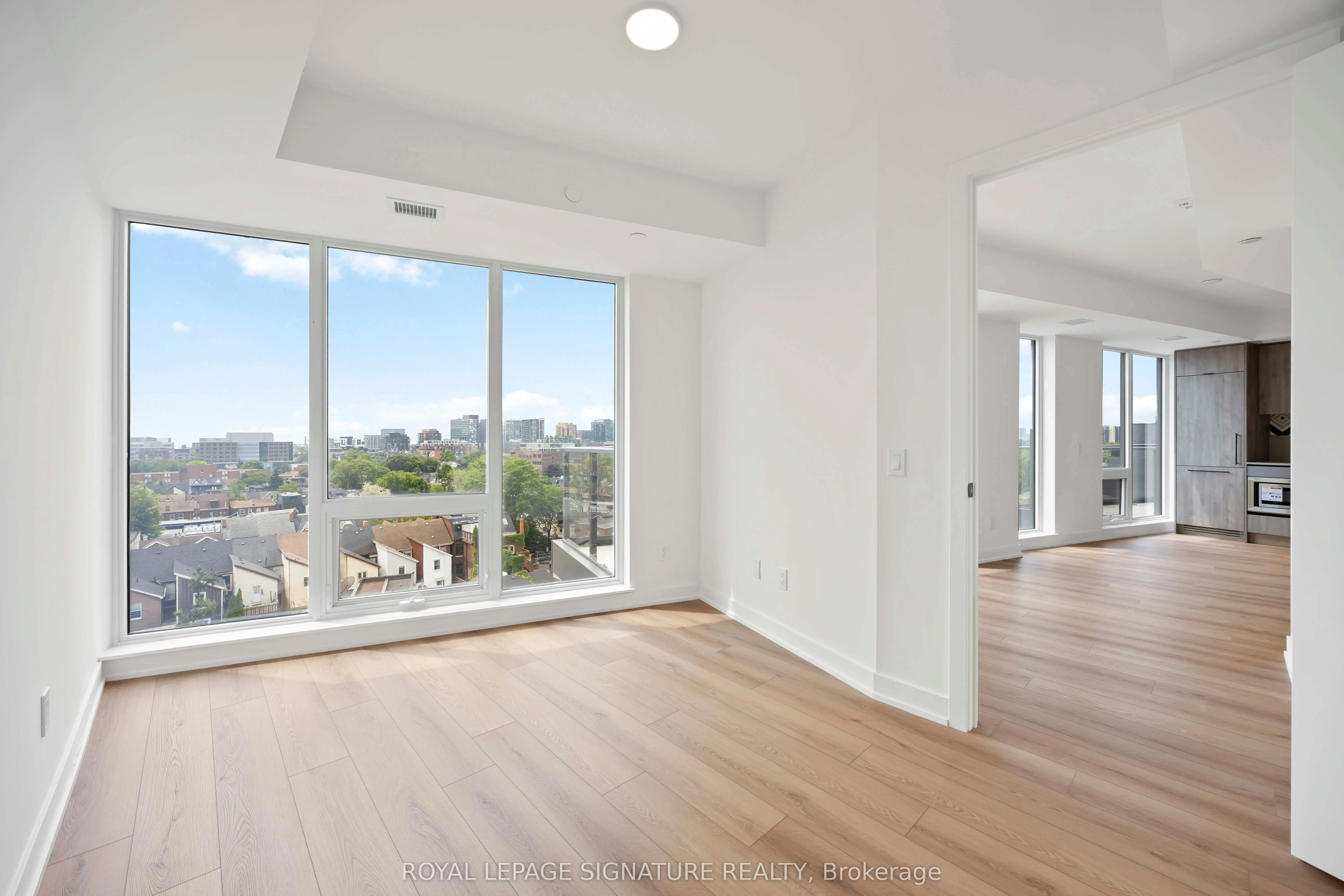 1200 Dundas Street W, #803