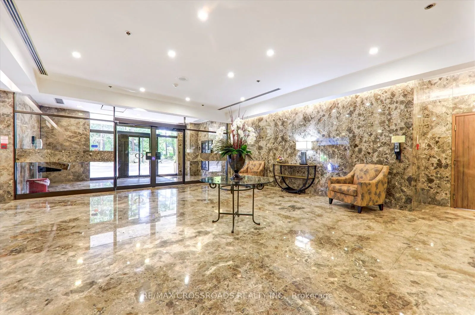 1 Concorde Place, #405