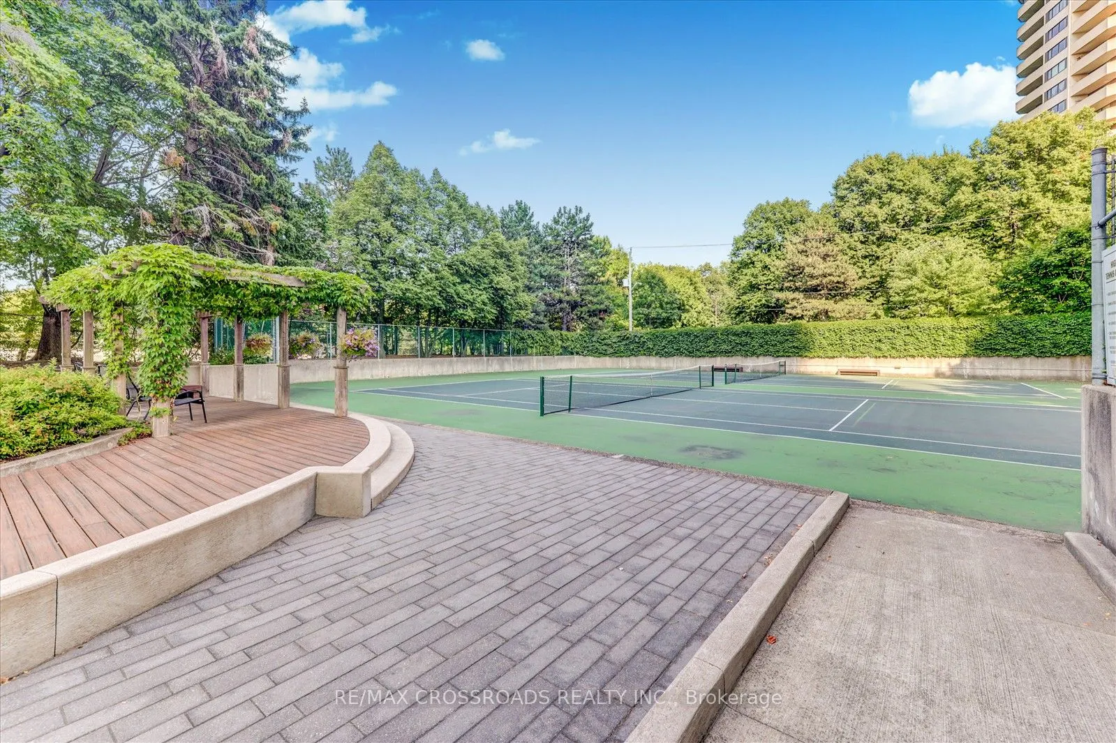 1 Concorde Place, #405