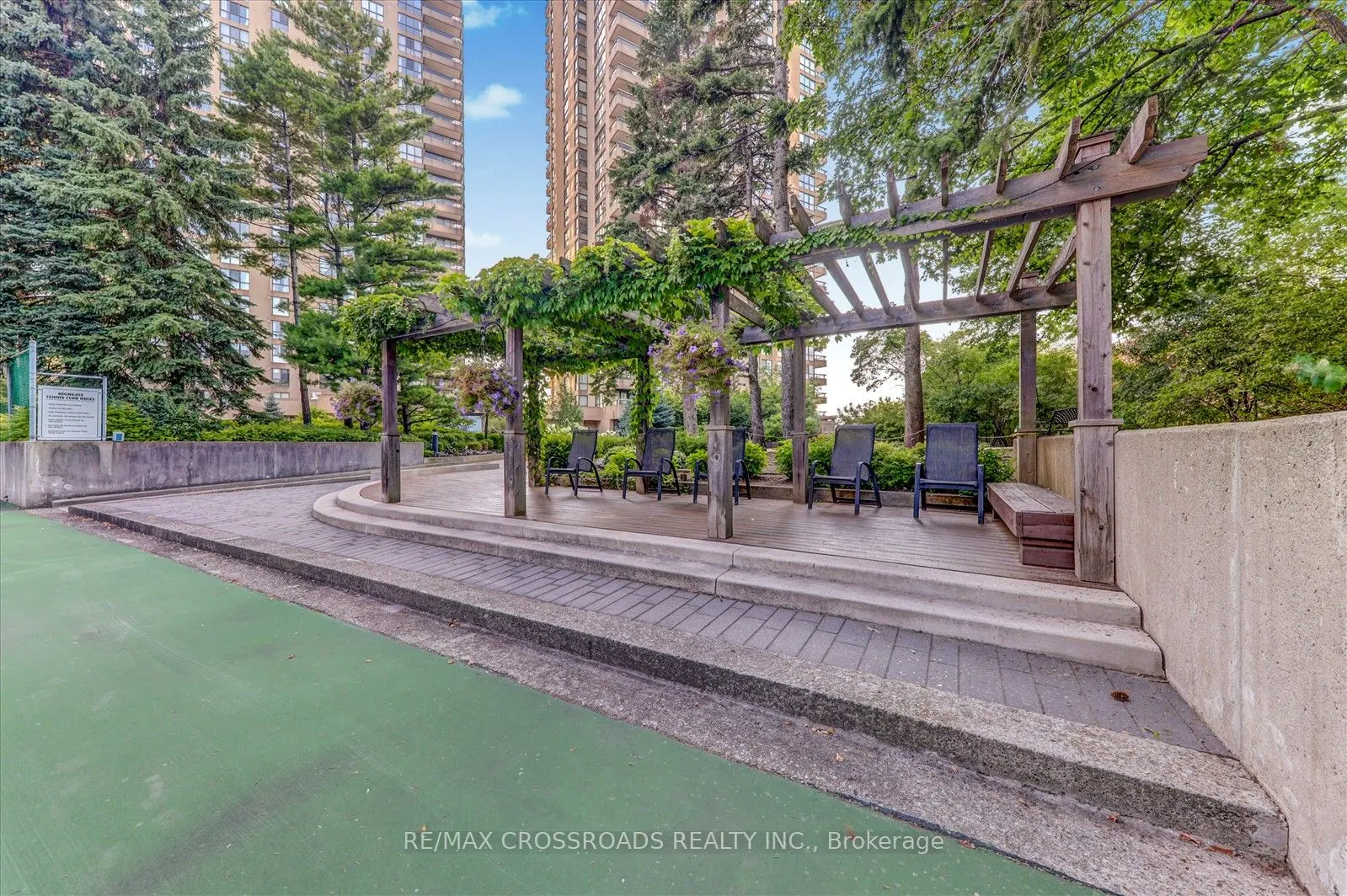 1 Concorde Place, #405