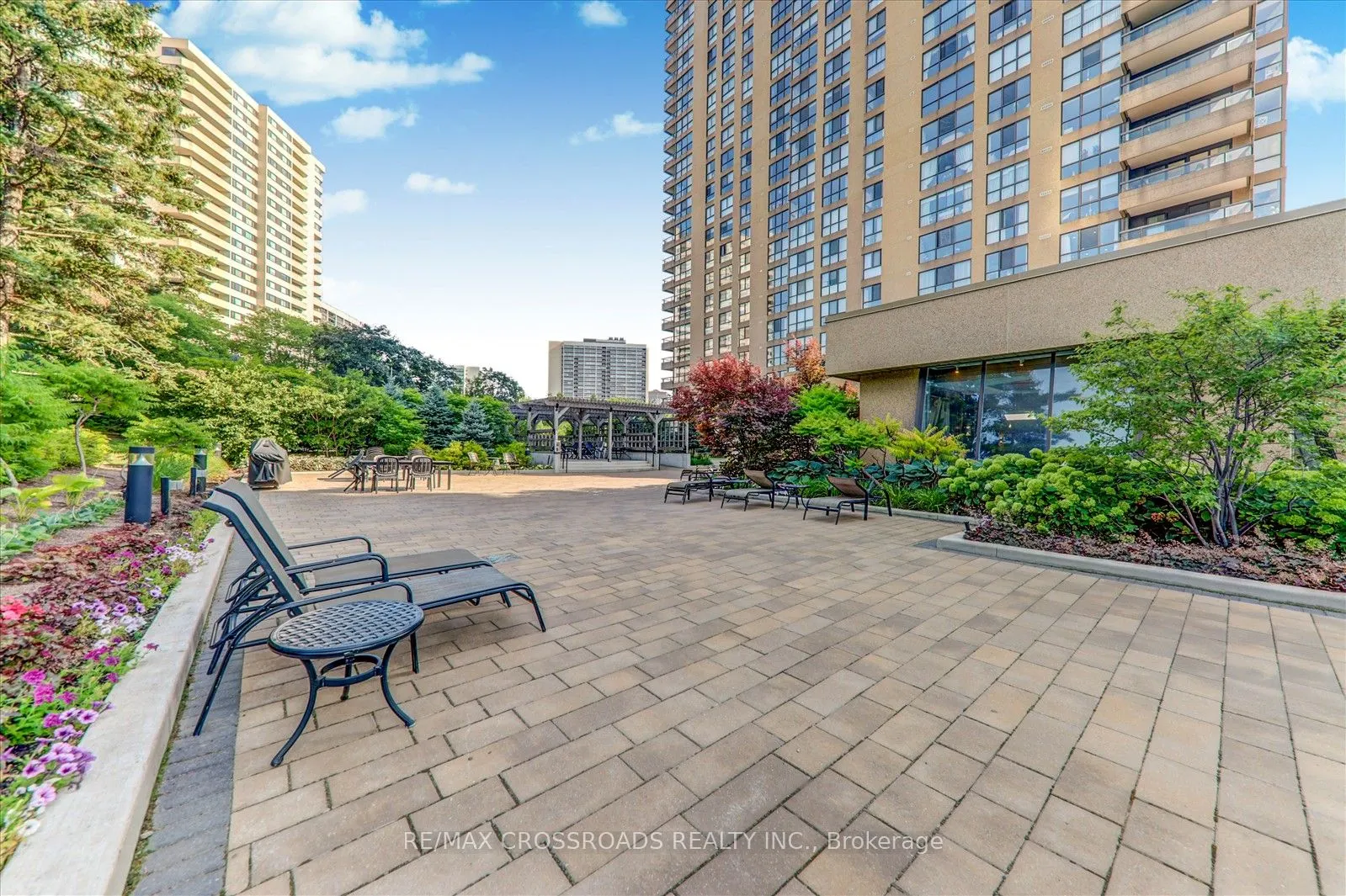 1 Concorde Place, #405