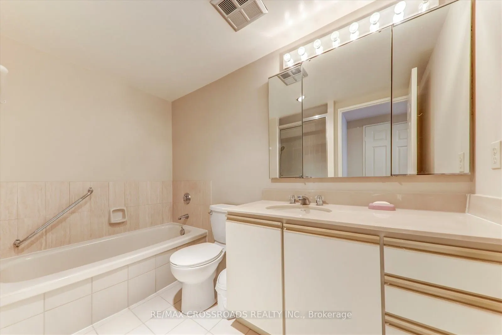 1 Concorde Place, #405