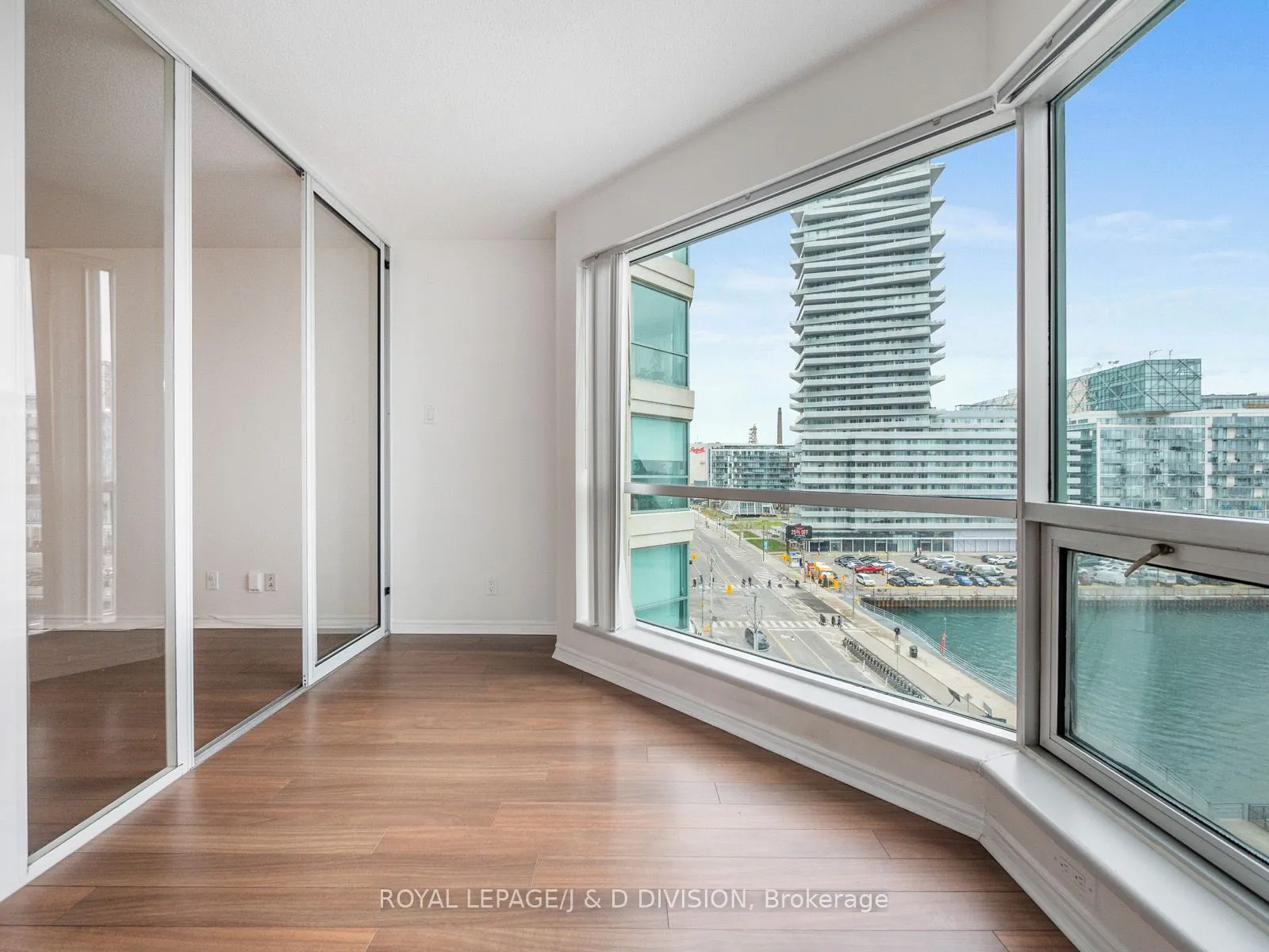 10 Queens Quay W, #706
