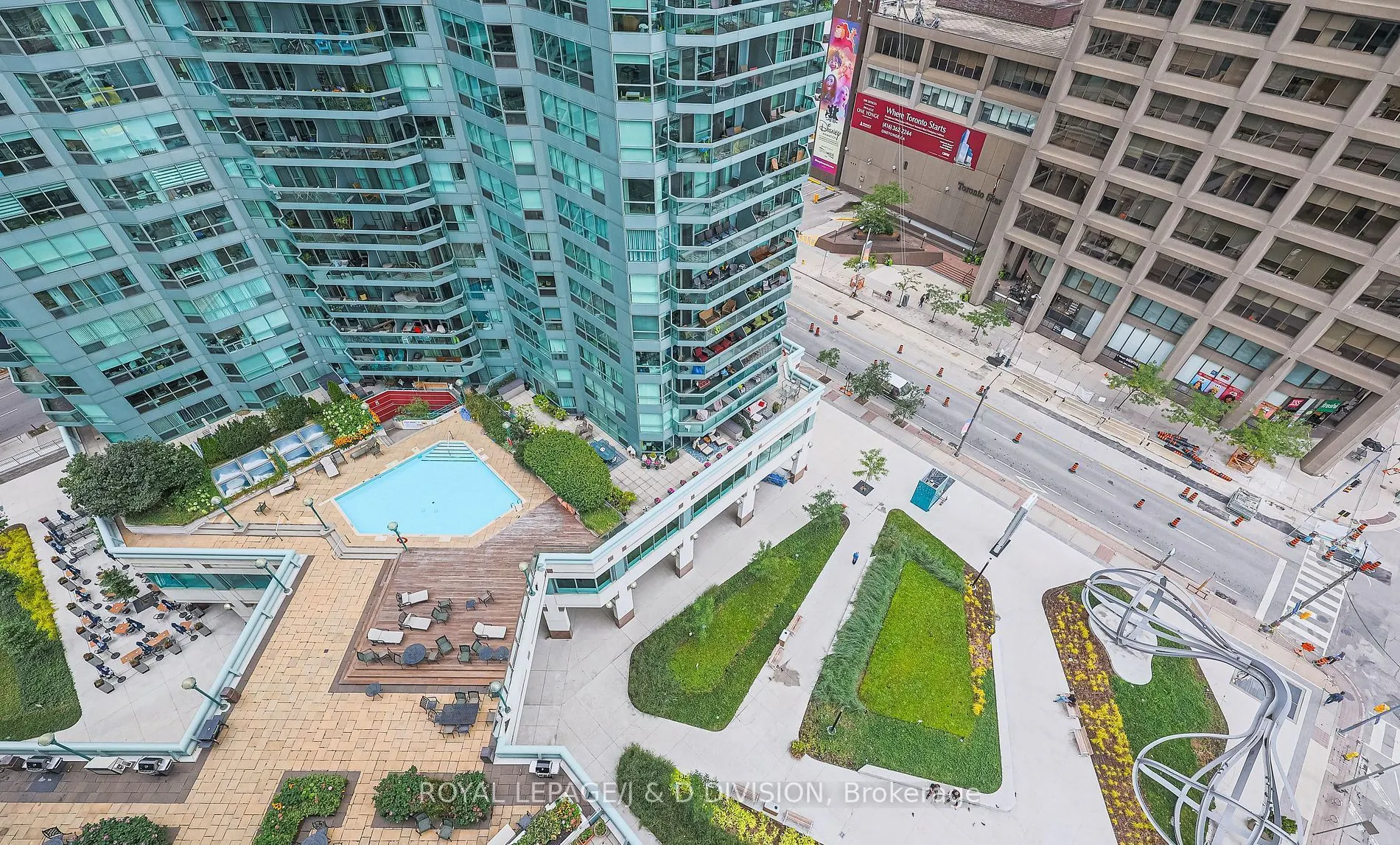 10 Queens Quay W, #706