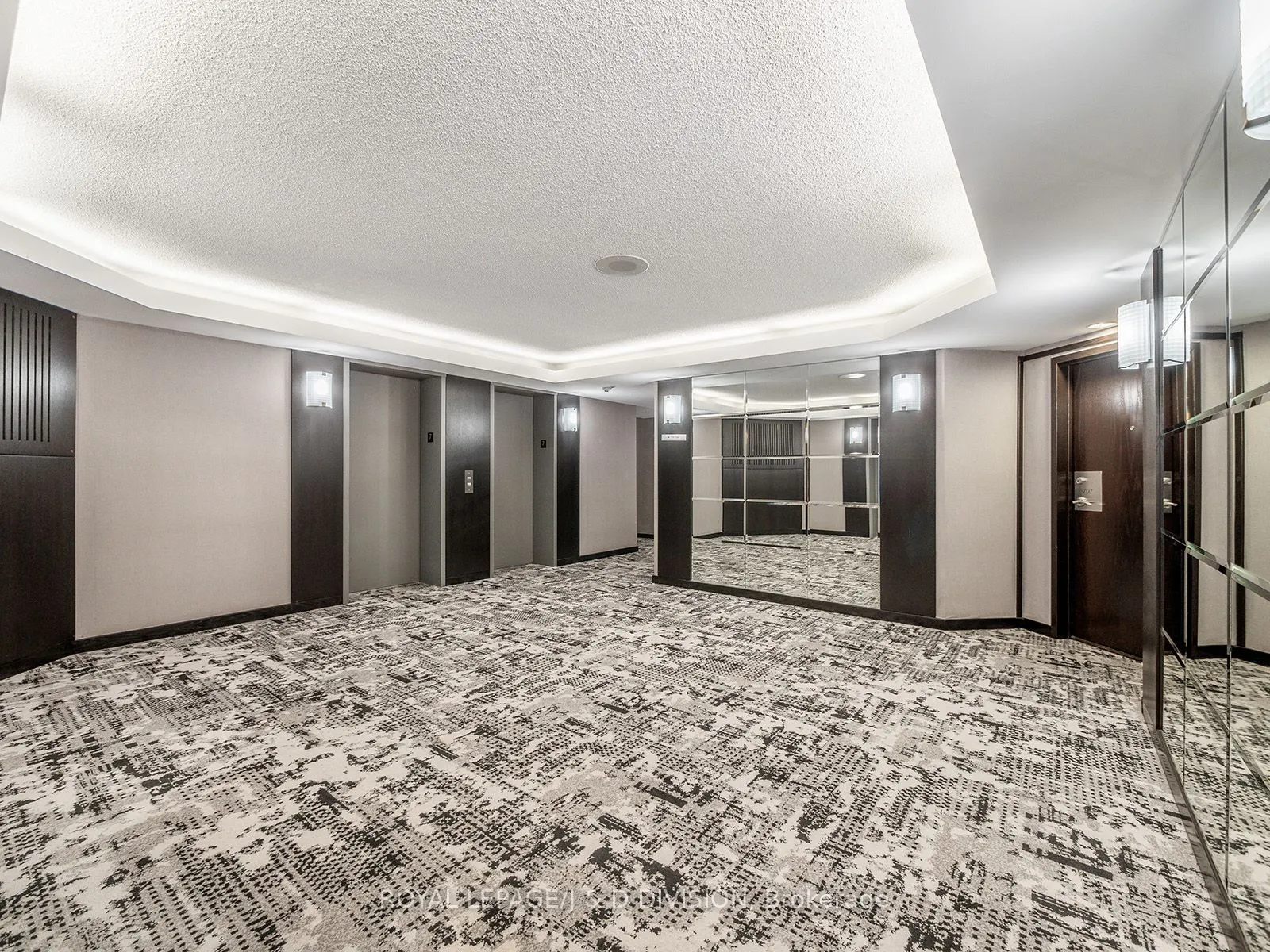 10 Queens Quay W, #706