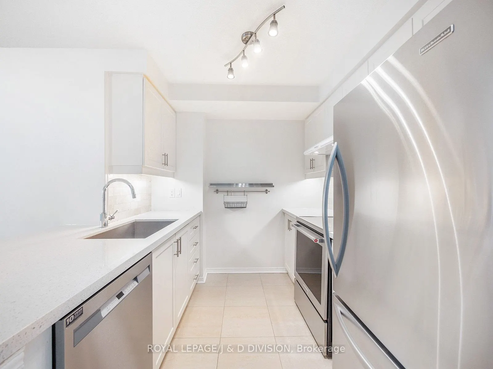 10 Queens Quay W, #706