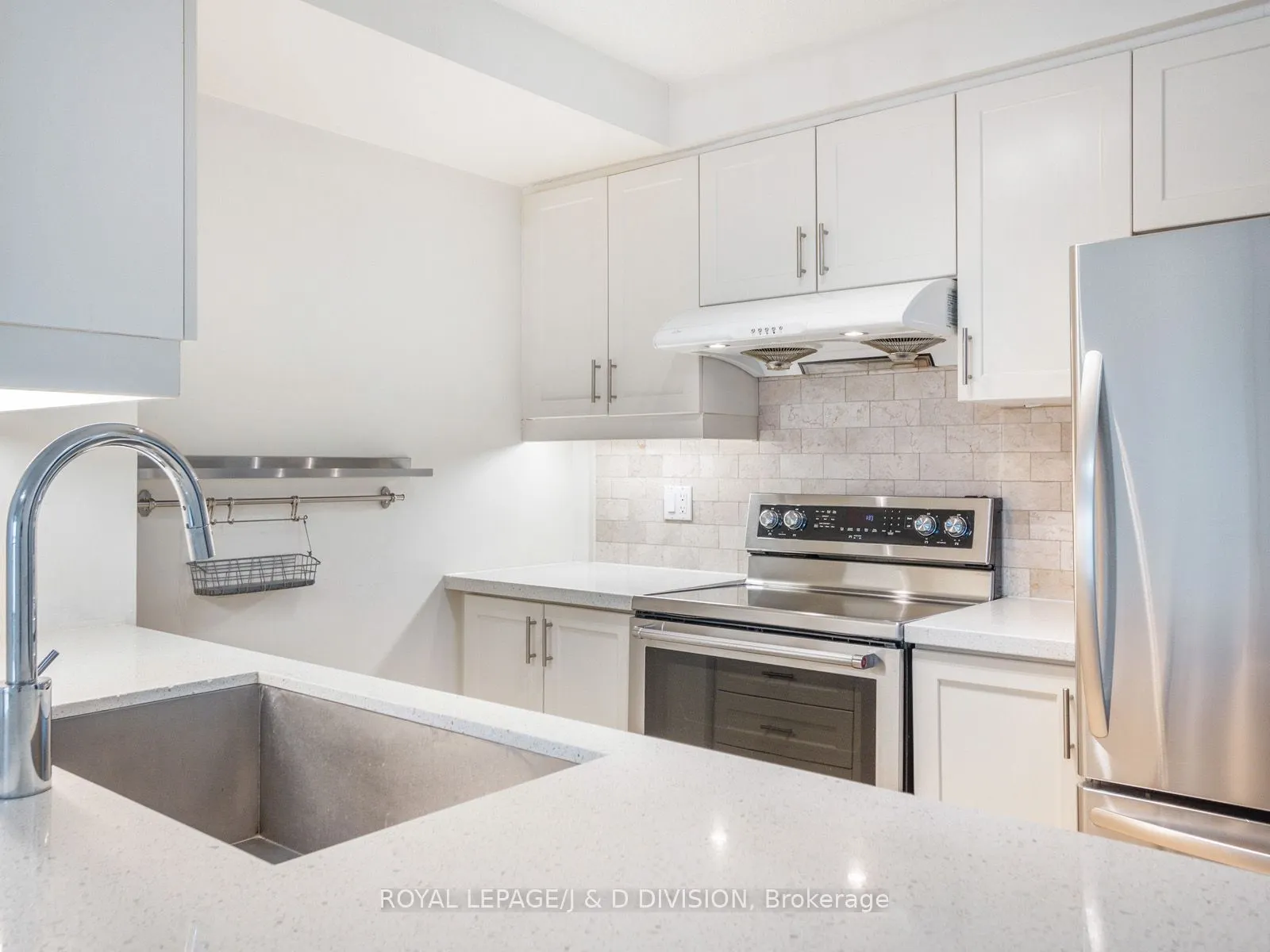 10 Queens Quay W, #706