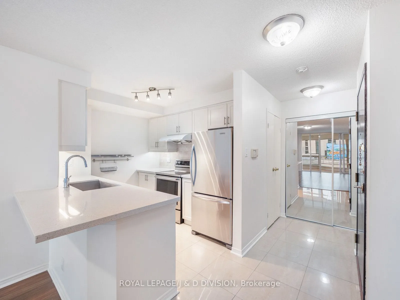 10 Queens Quay W, #706