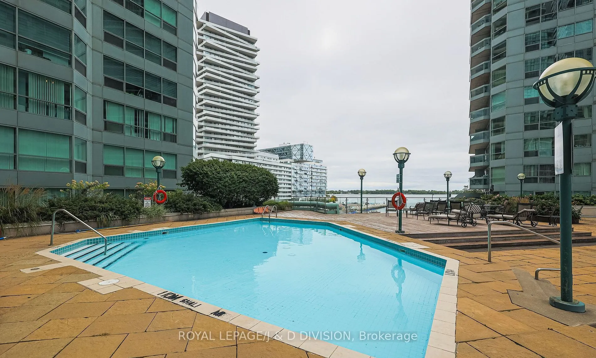 10 Queens Quay W, #706