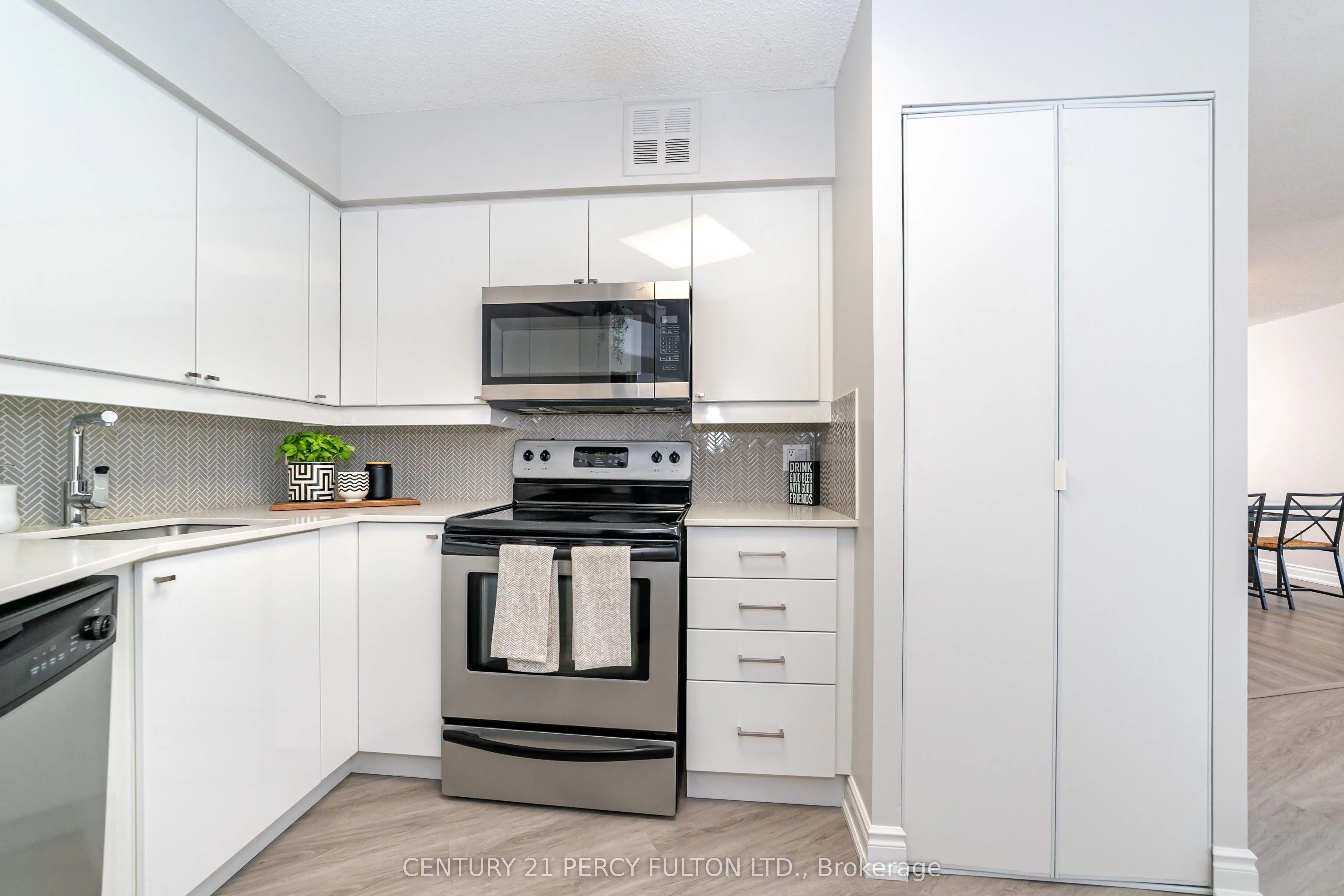 270 Queens Quay W, #1407