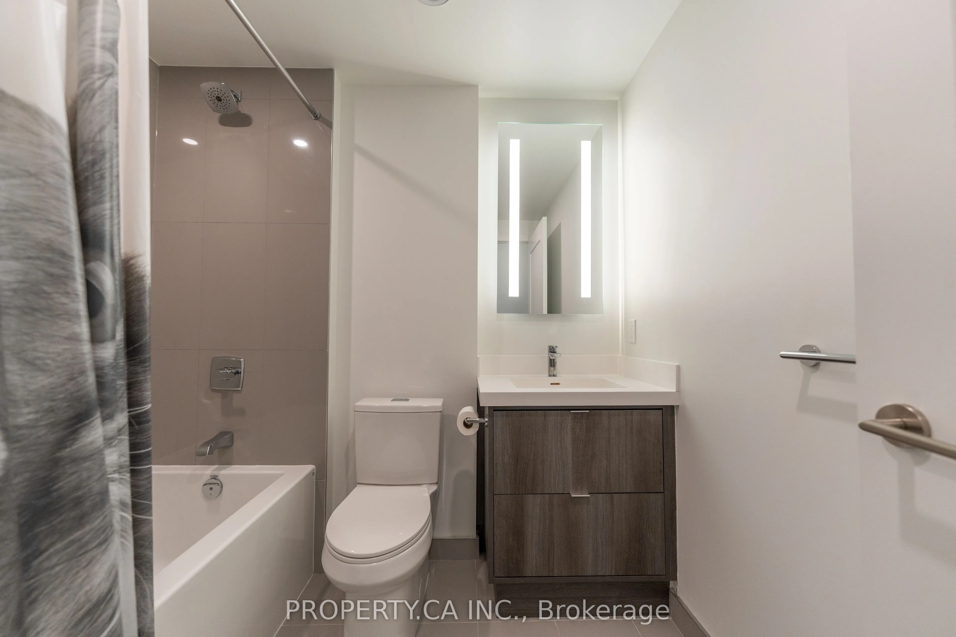 30 Inn on the Park Drive, #3104