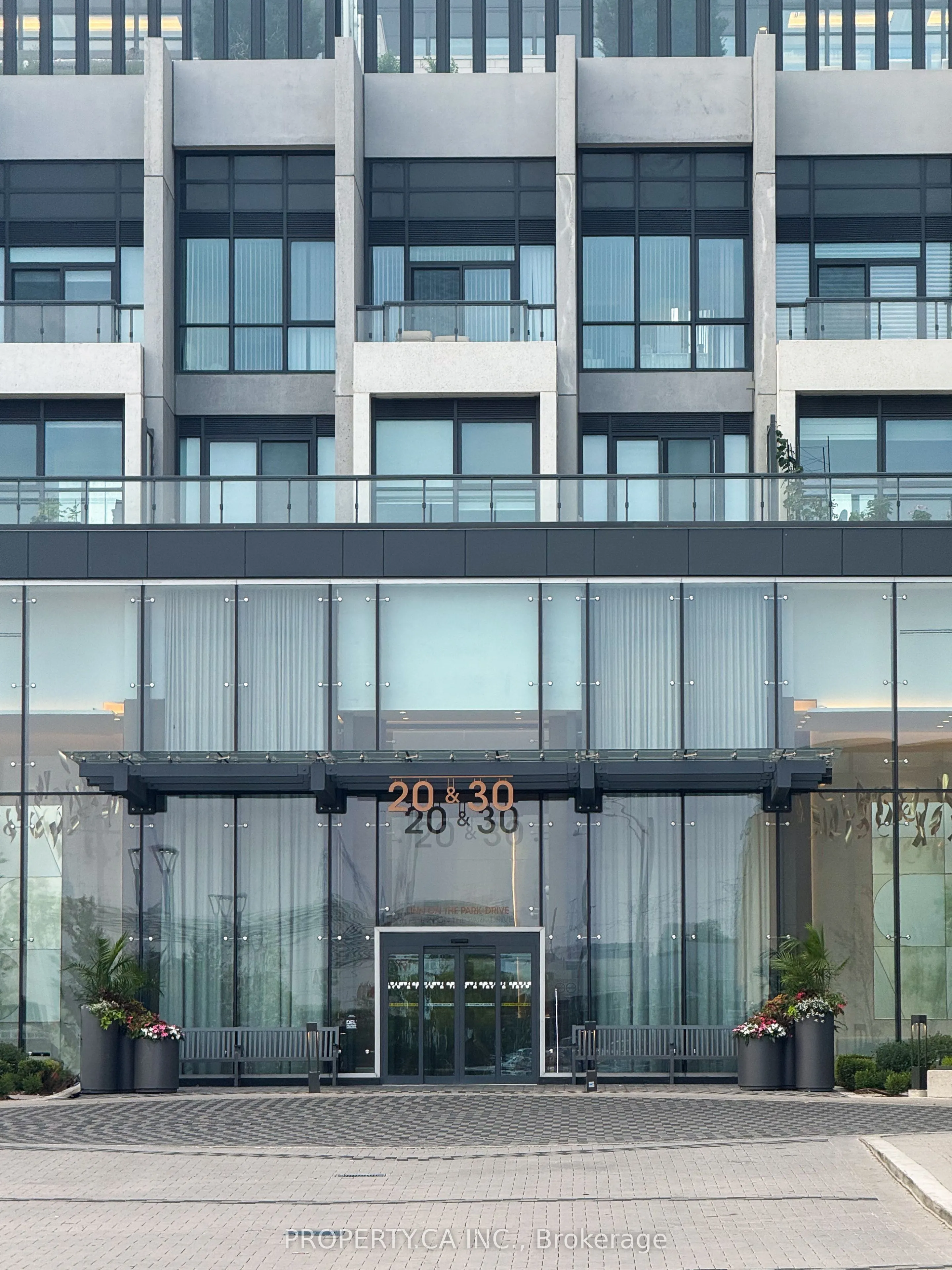 30 Inn on the Park Drive, #3104