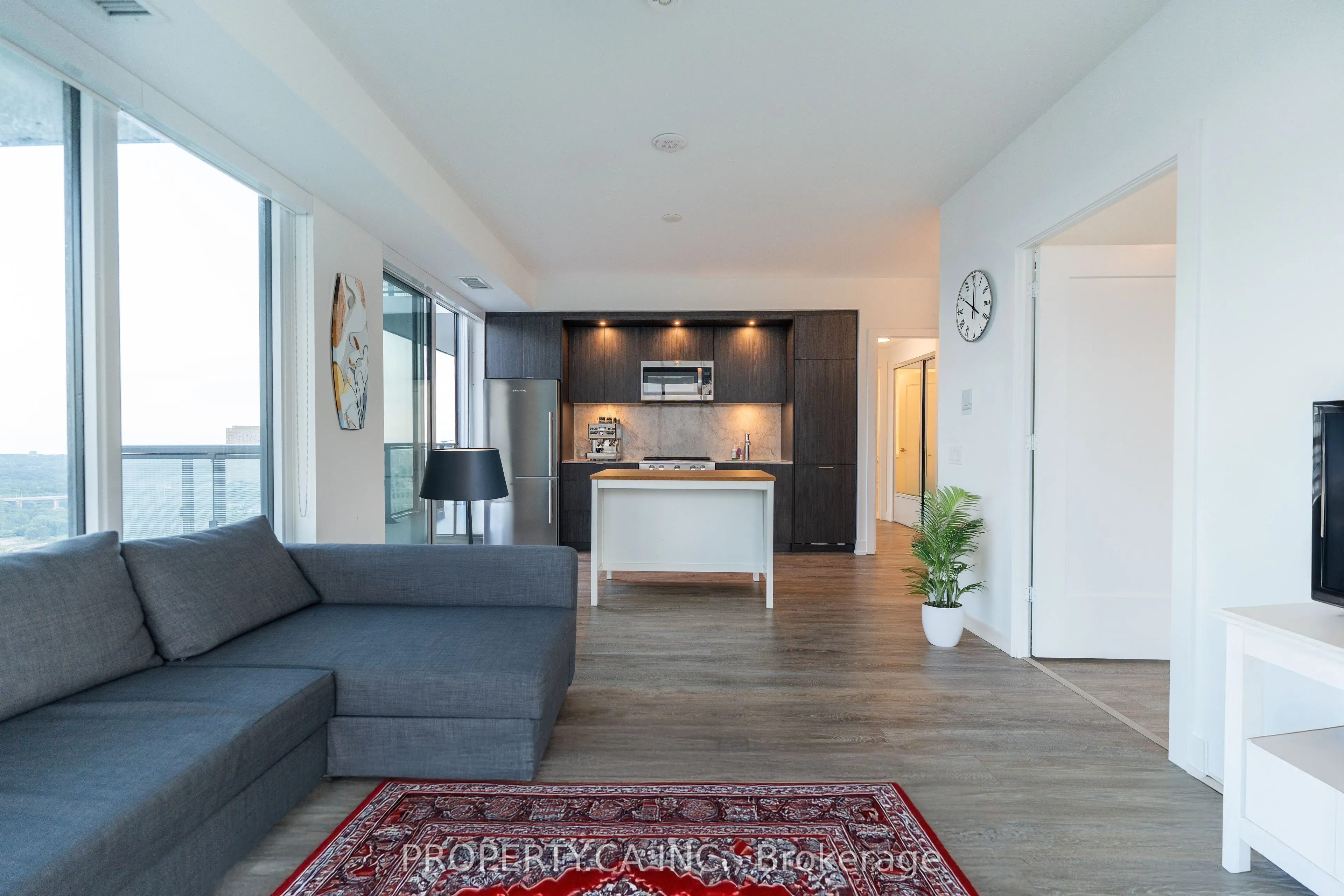 30 Inn on the Park Drive, #3104