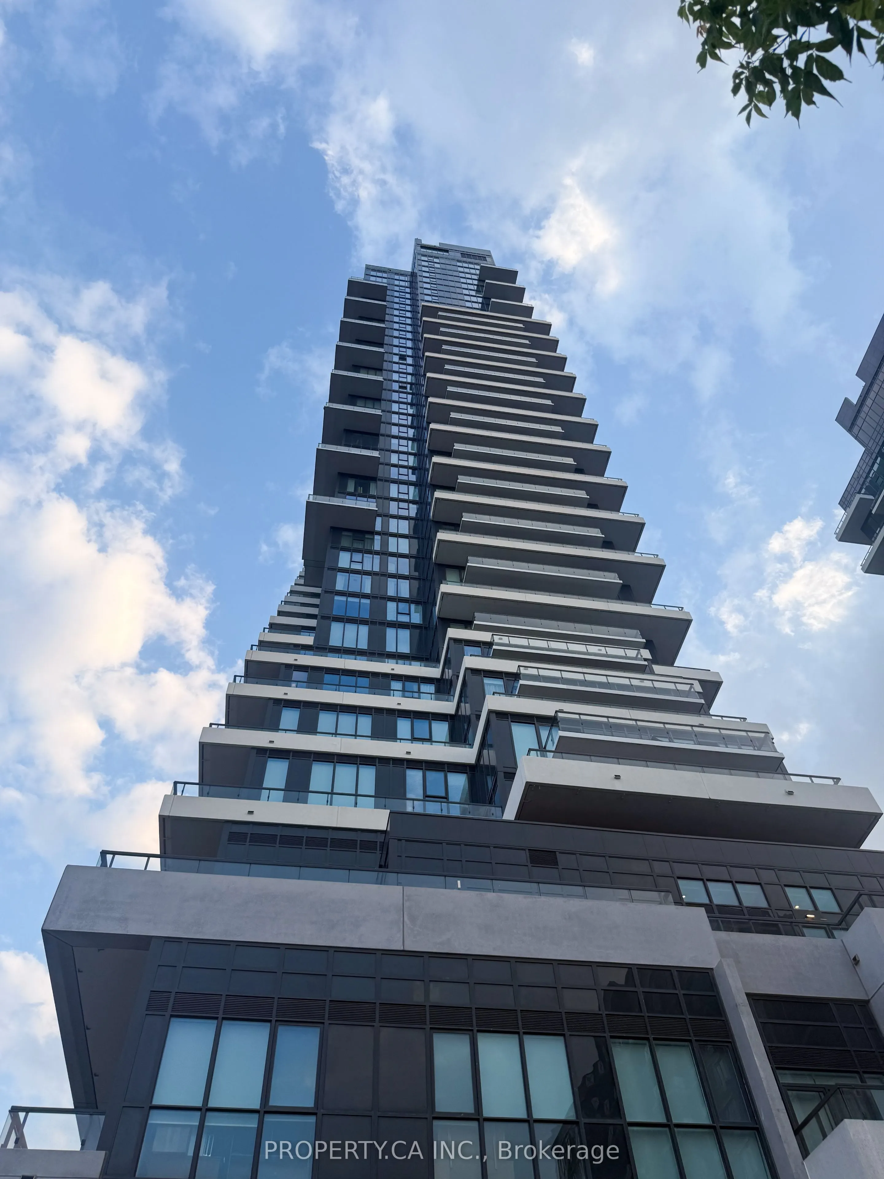 30 Inn on the Park Drive, #3104