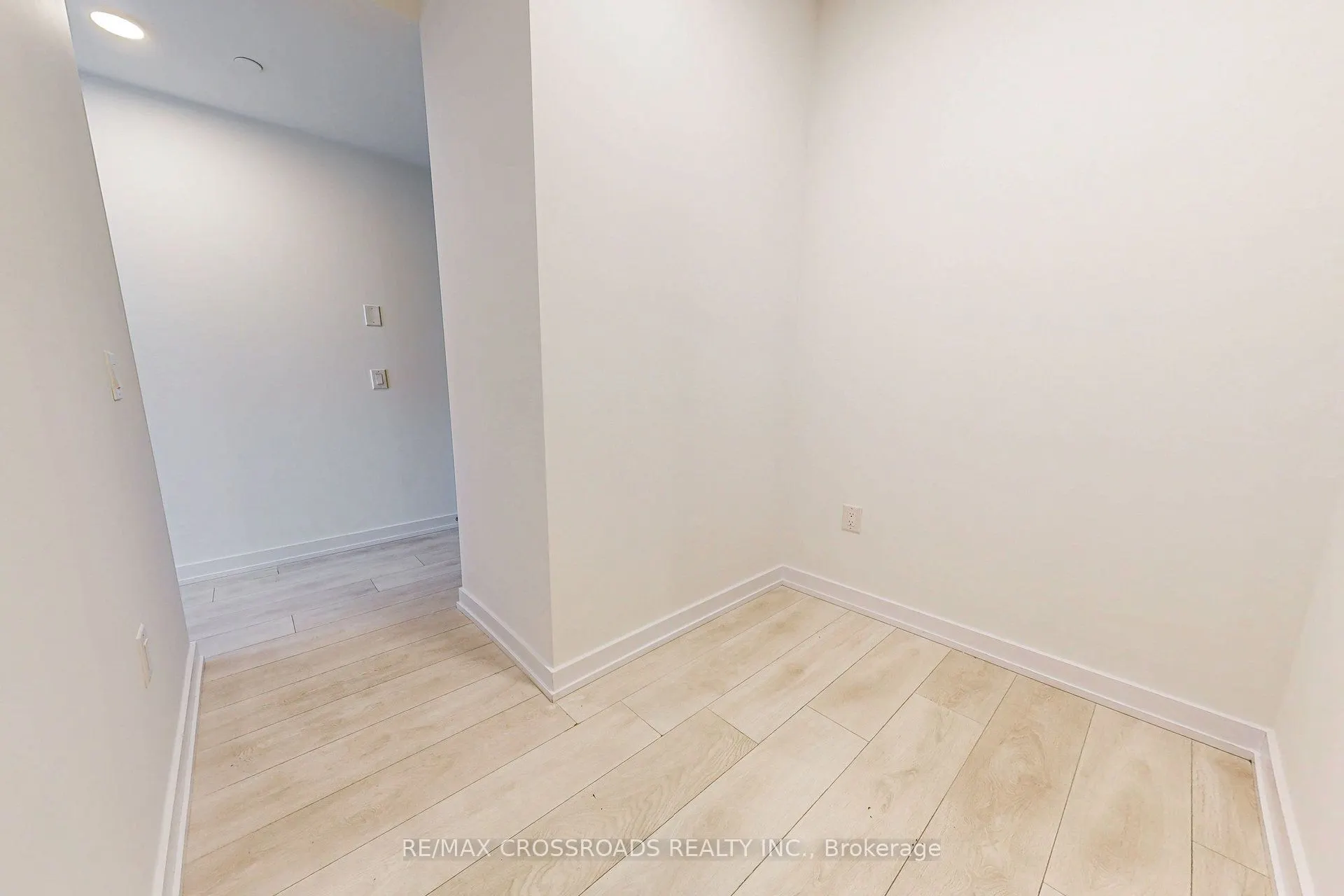 225 Sumach Street, #808