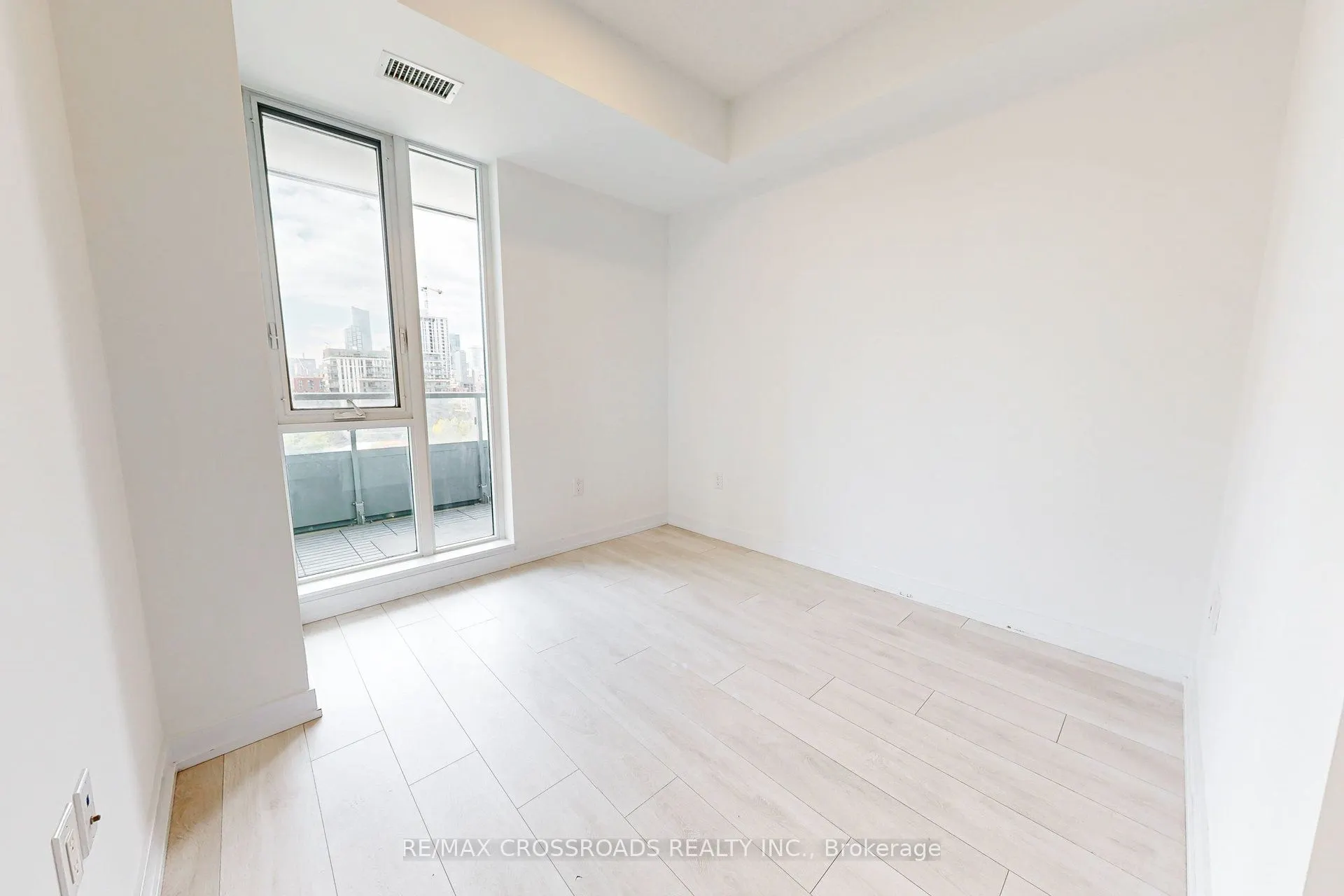 225 Sumach Street, #808