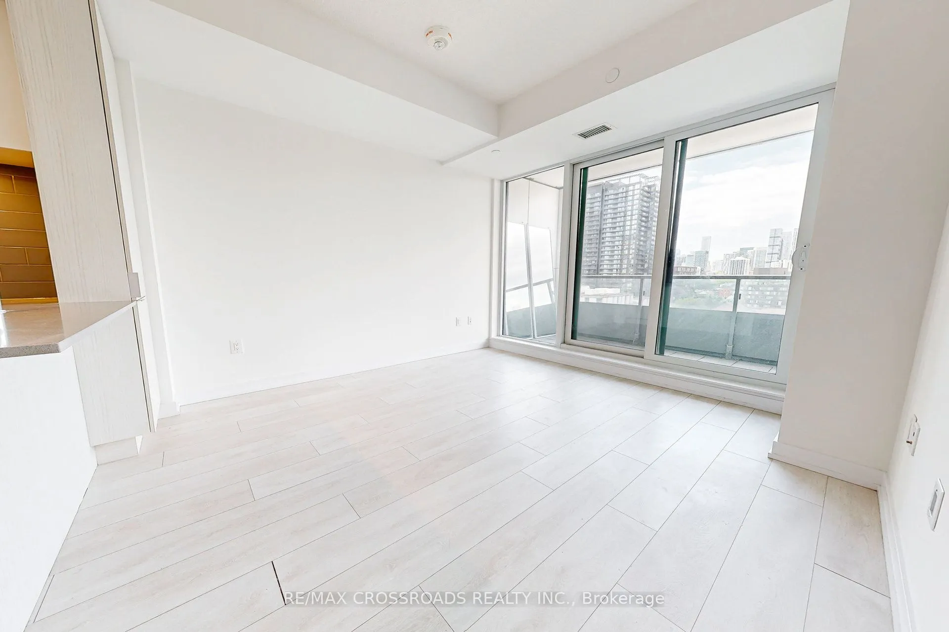 225 Sumach Street, #808