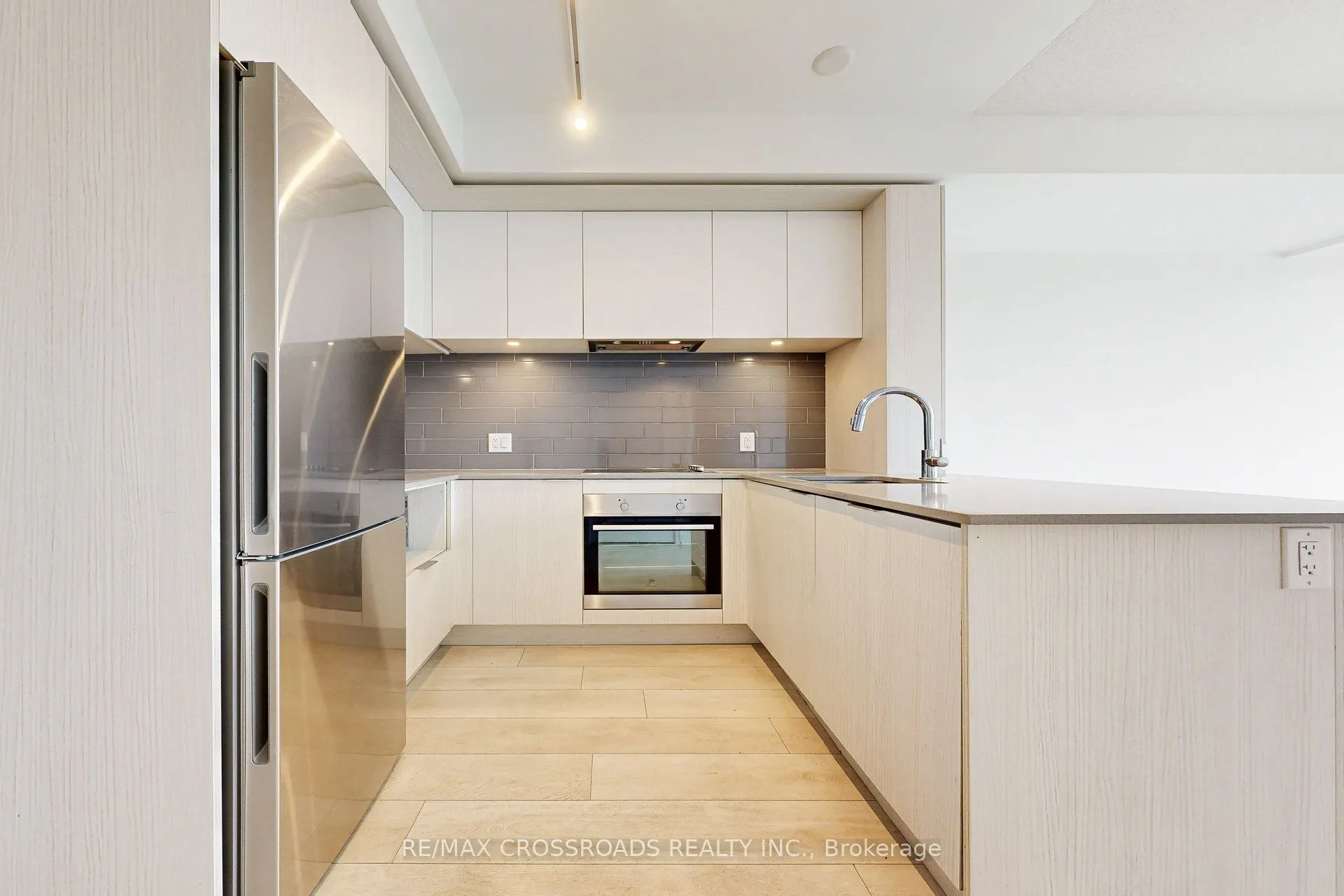 225 Sumach Street, #808