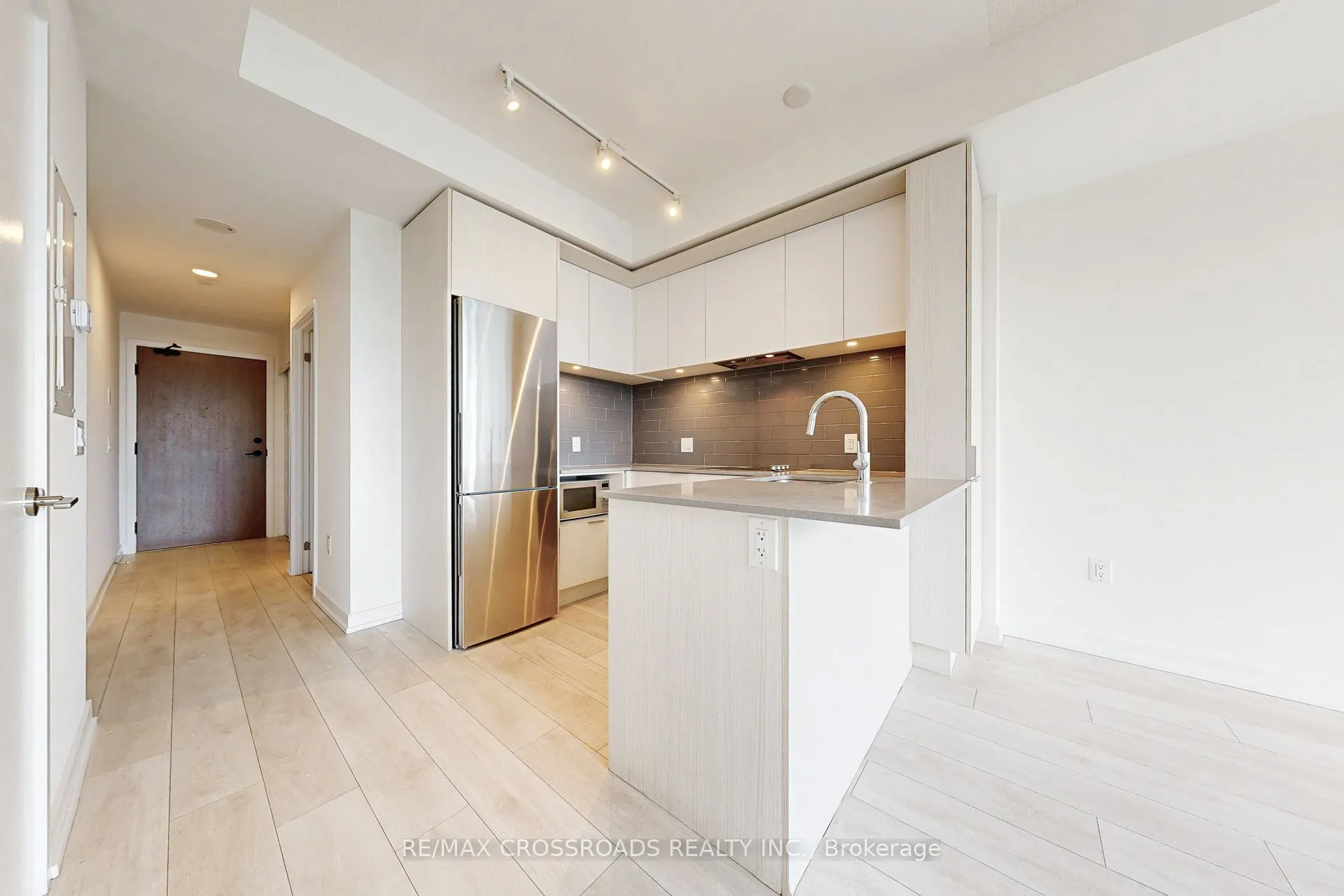 225 Sumach Street, #808