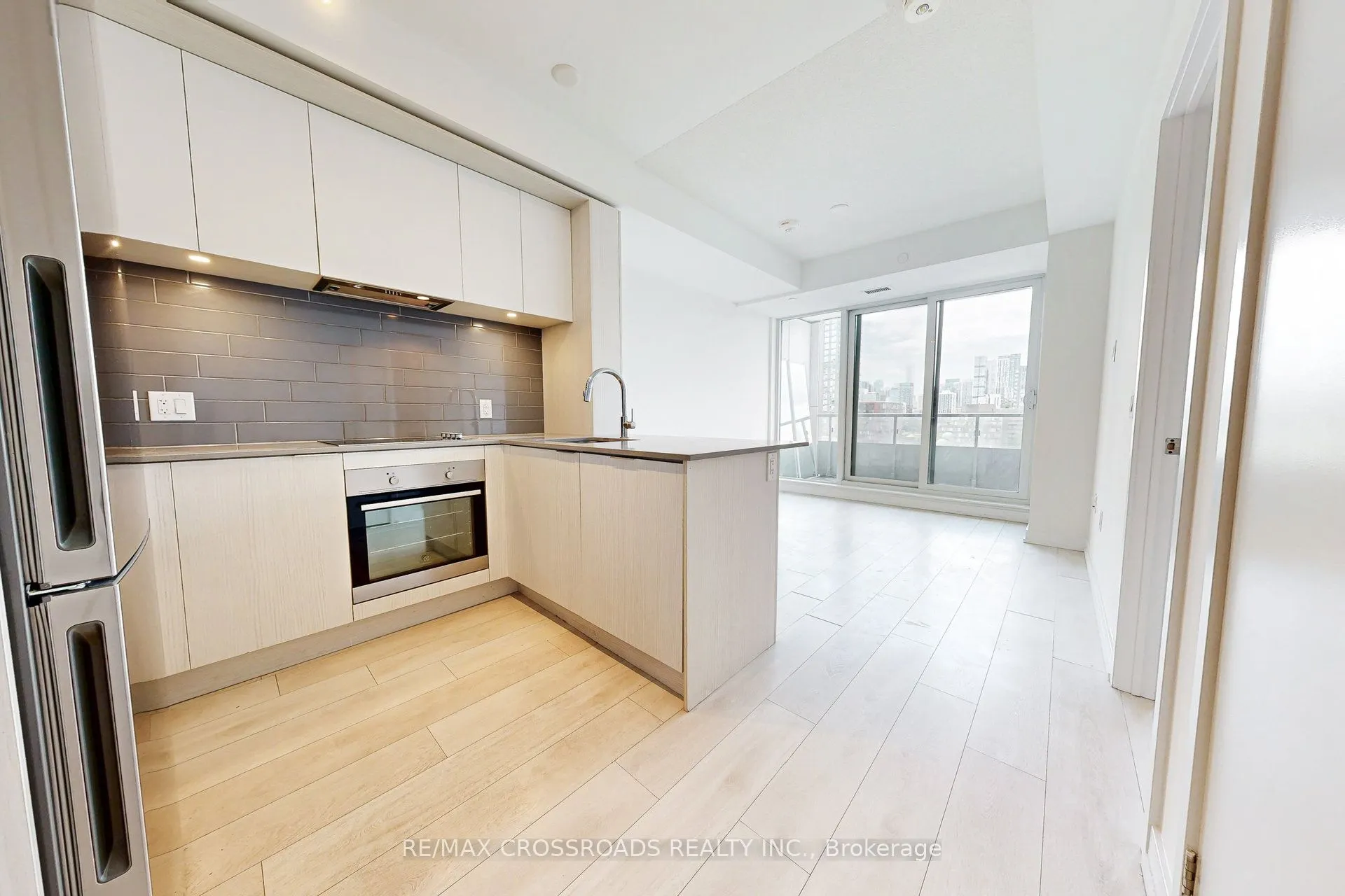 225 Sumach Street, #808