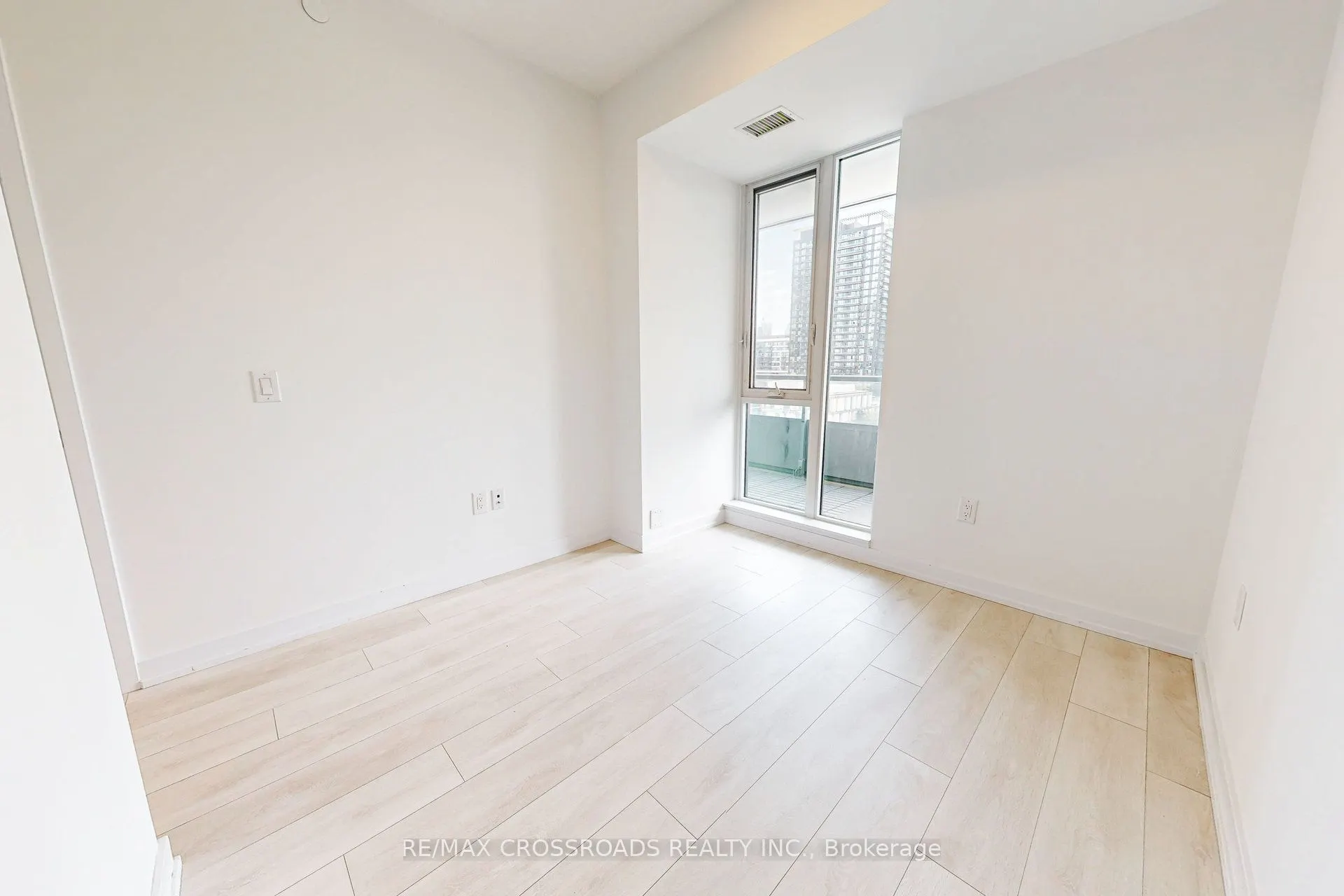 225 Sumach Street, #808