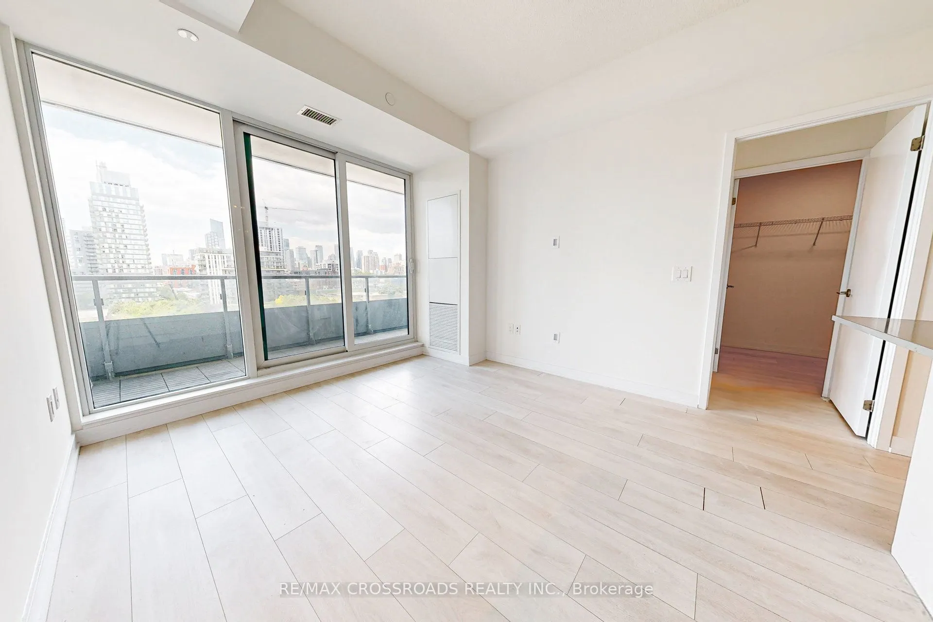 225 Sumach Street, #808