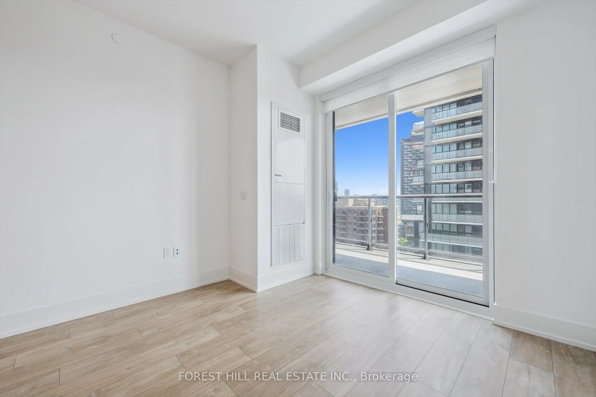10 Inn On The Park Drive, #1305