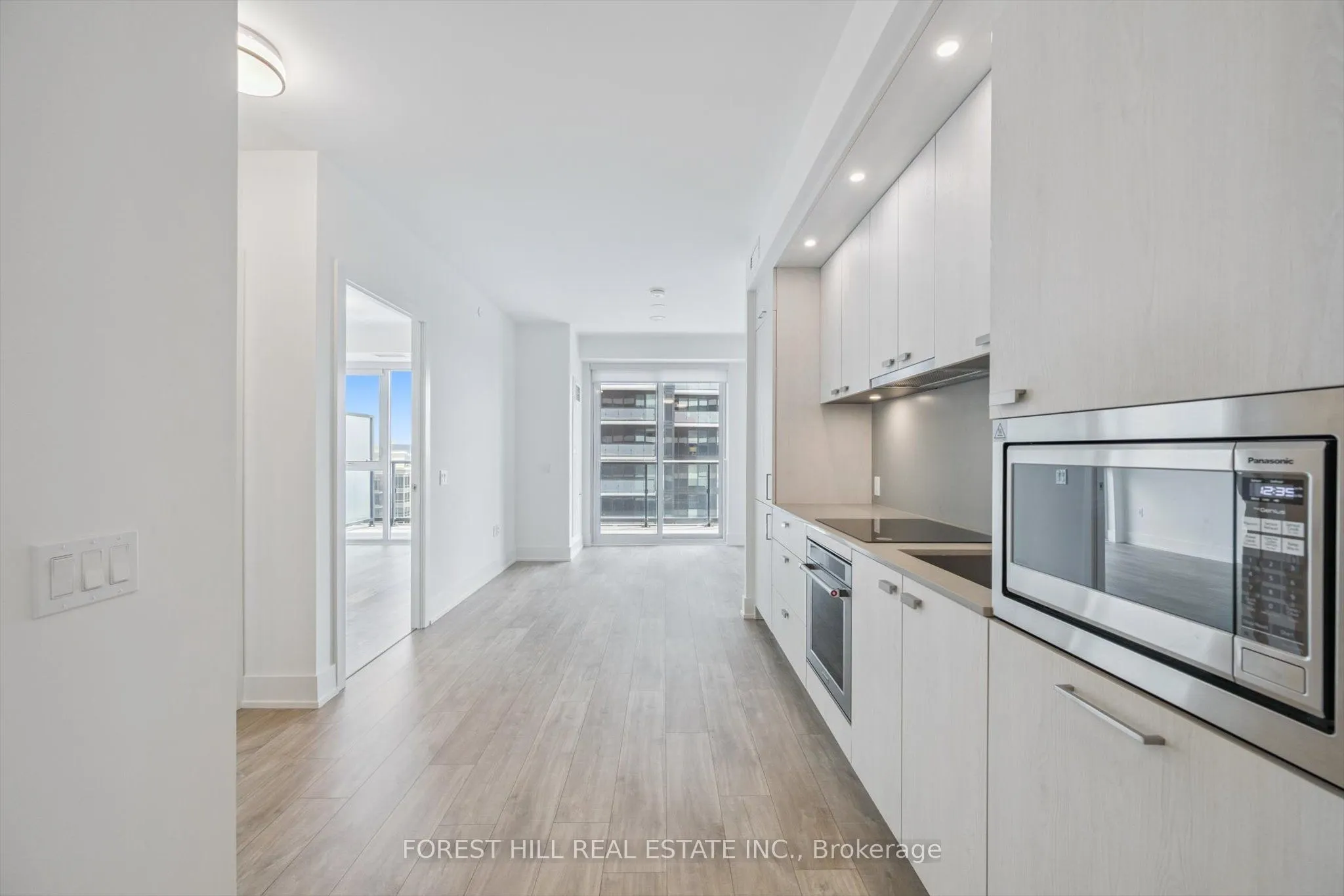 10 Inn On The Park Drive, #1305