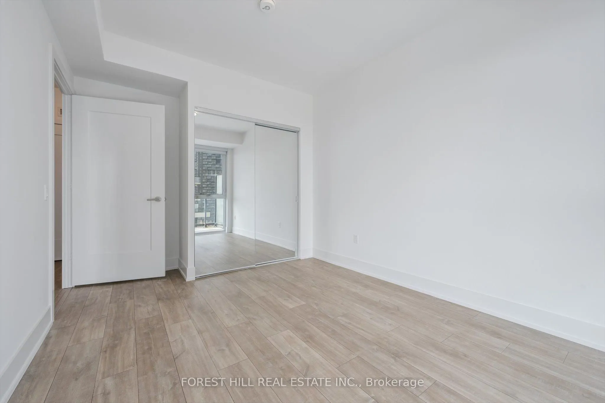 10 Inn On The Park Drive, #1305