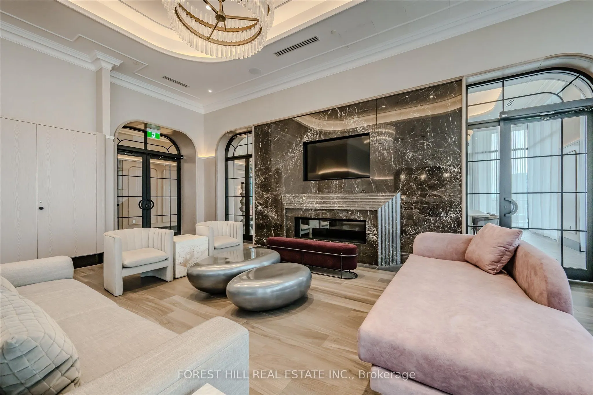 10 Inn On The Park Drive, #1305