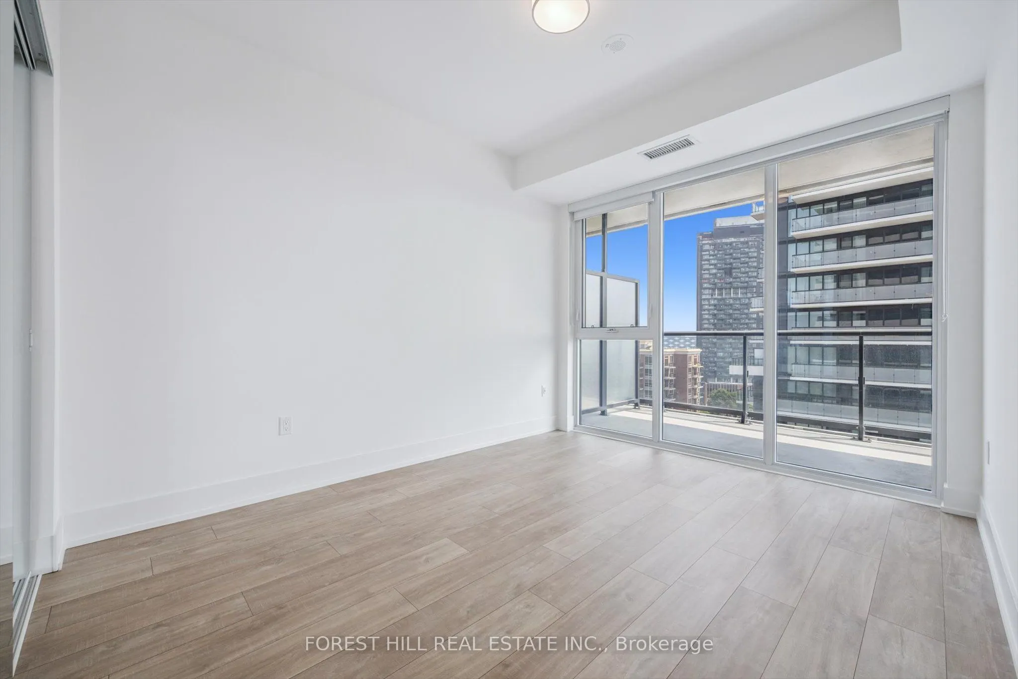10 Inn On The Park Drive, #1305