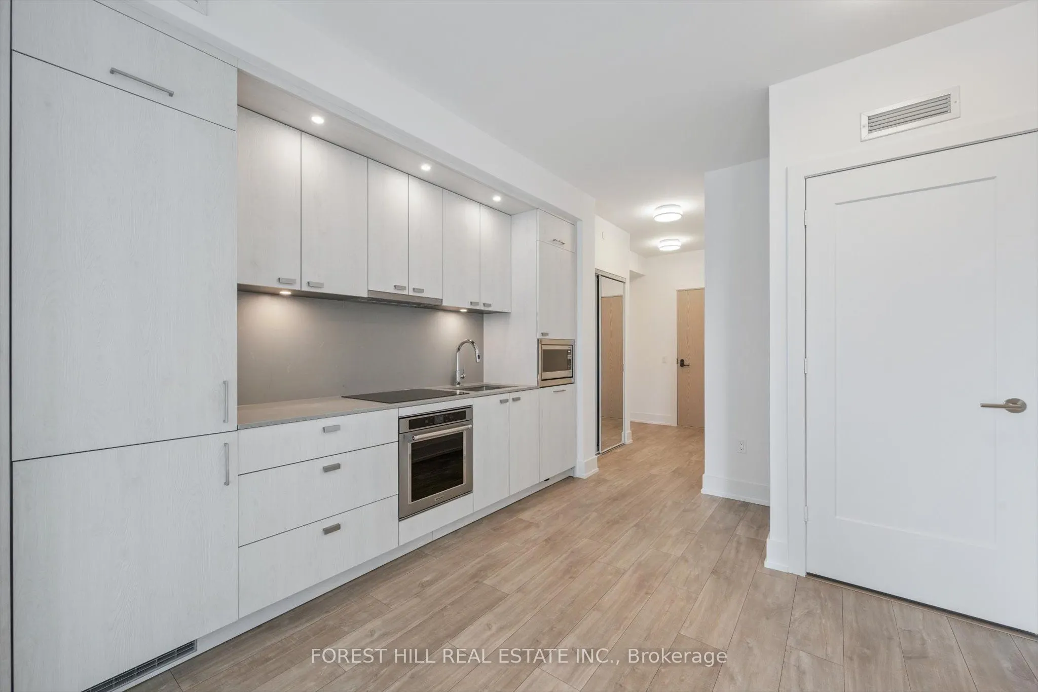 10 Inn On The Park Drive, #1305