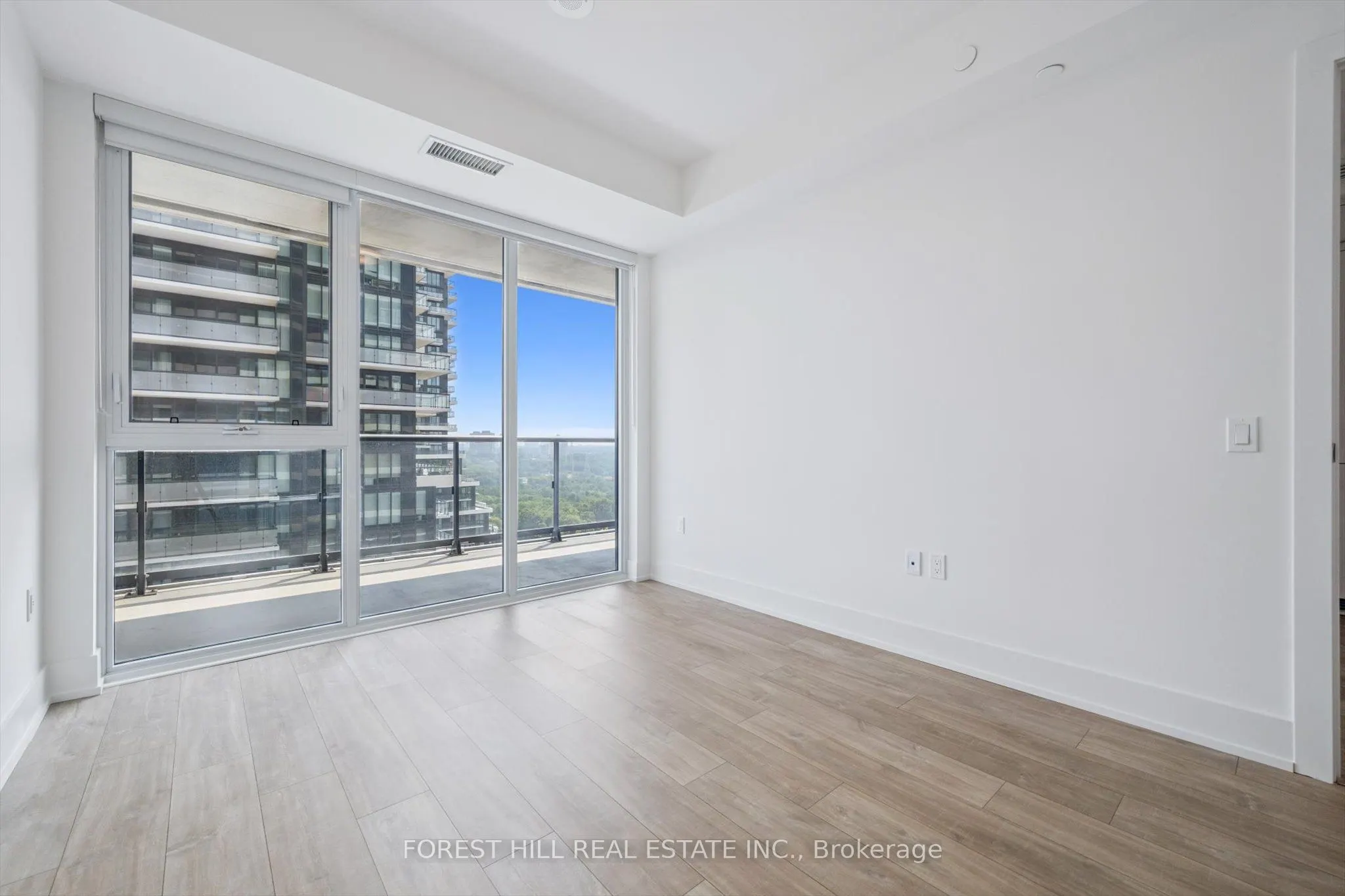 10 Inn On The Park Drive, #1305
